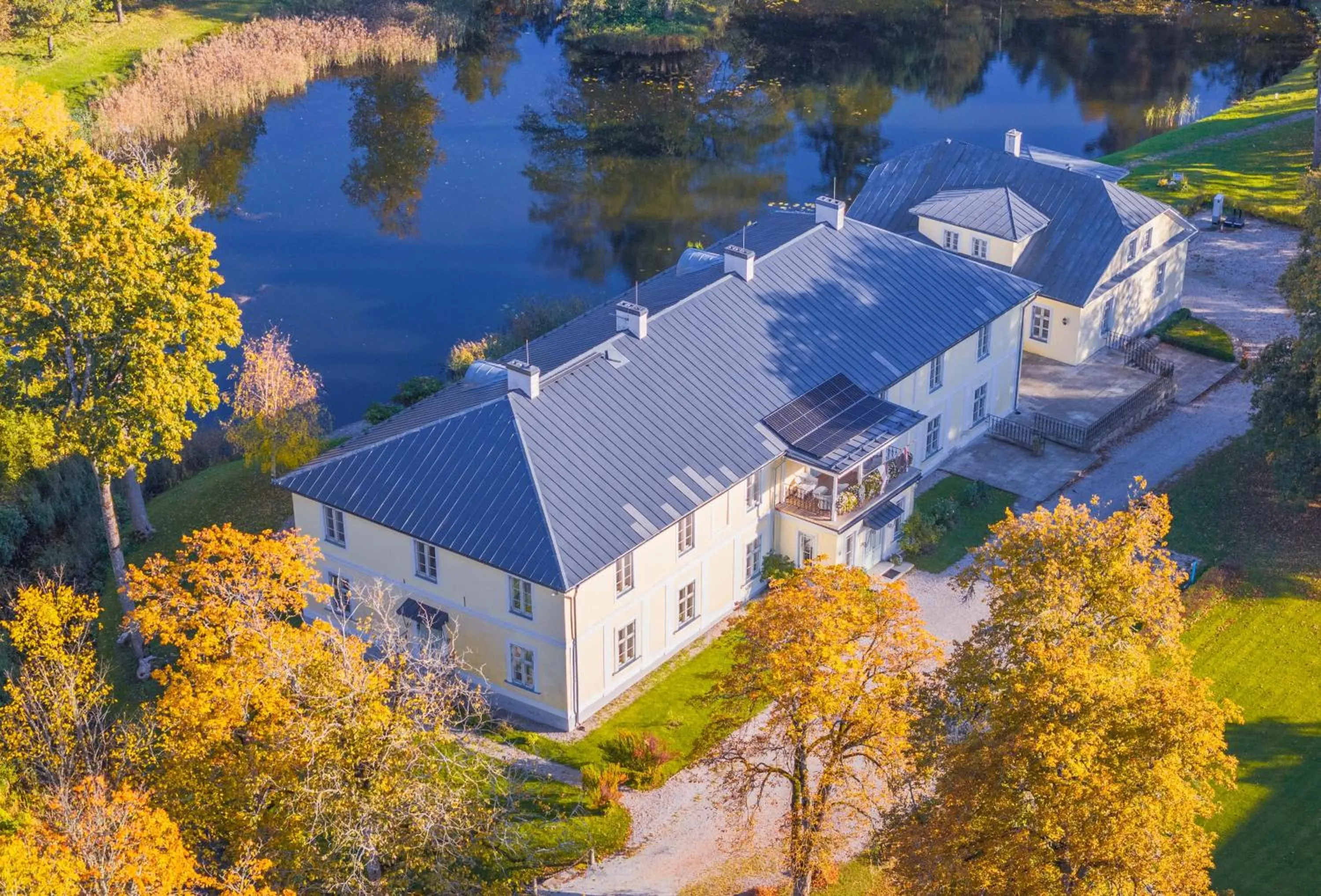 Property building in Padise Manor