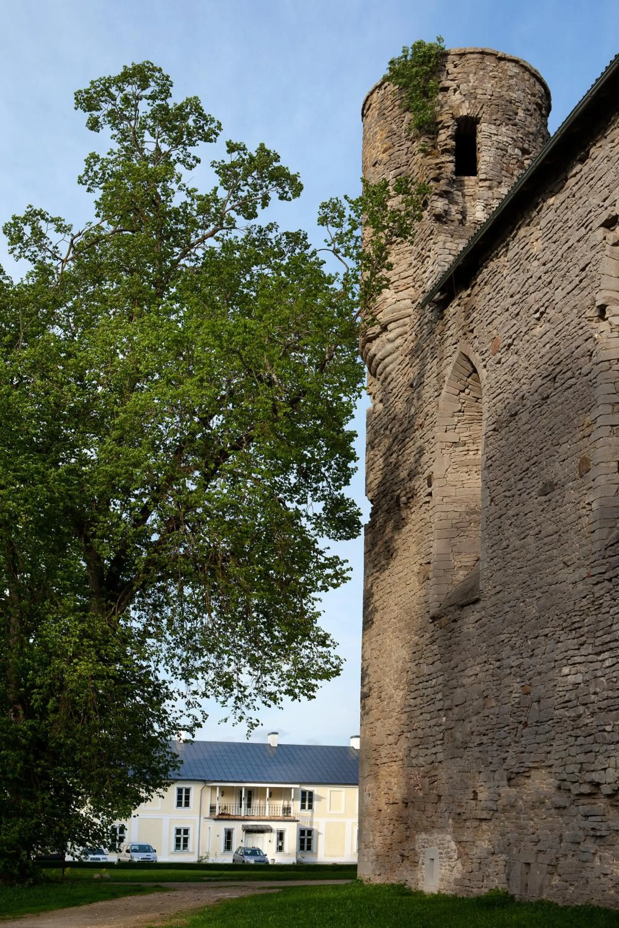 Property building in Padise Manor