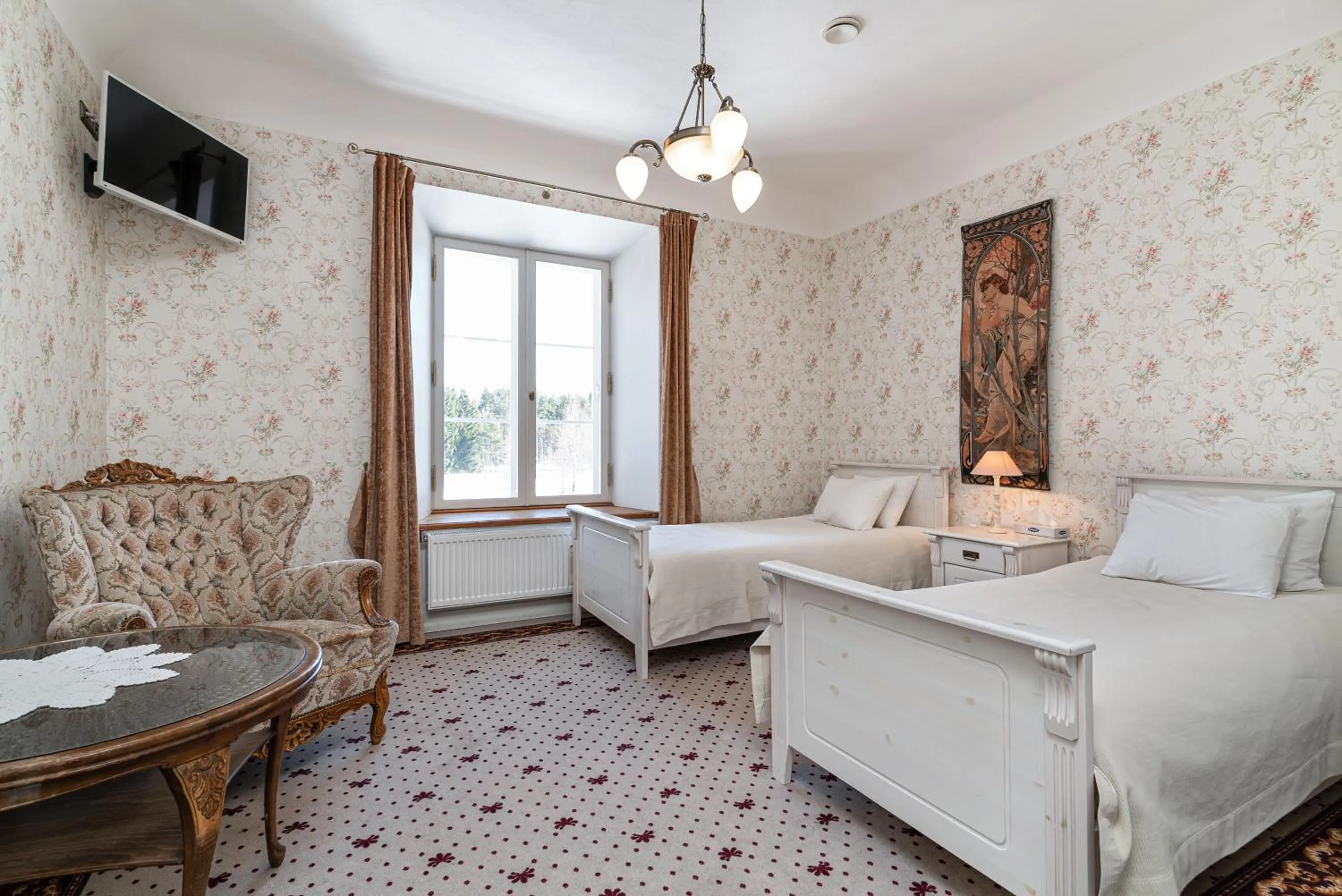 Photo of the whole room, Bed in Padise Manor