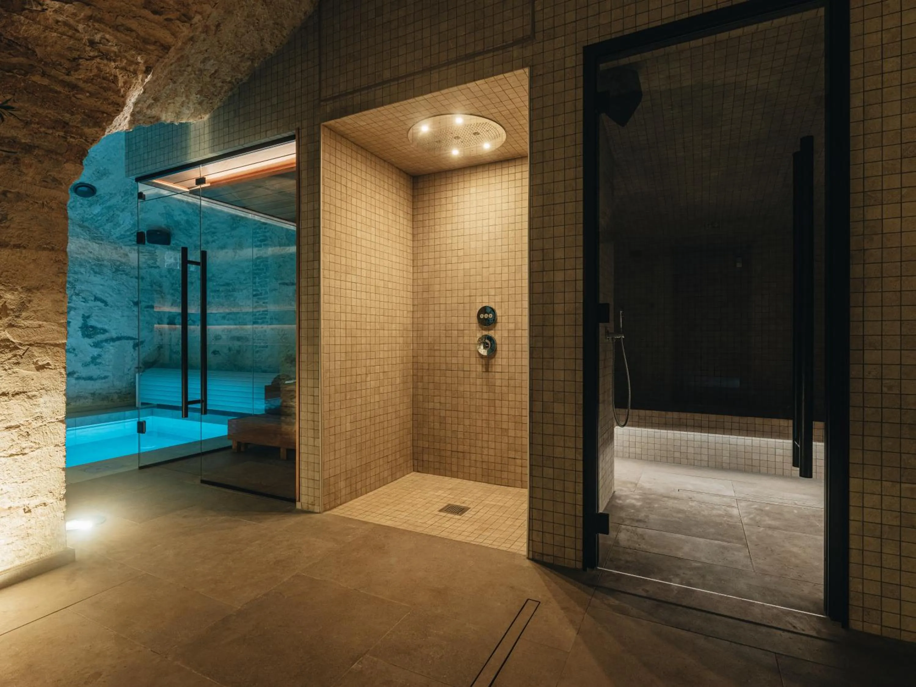 Shower in Padise Manor