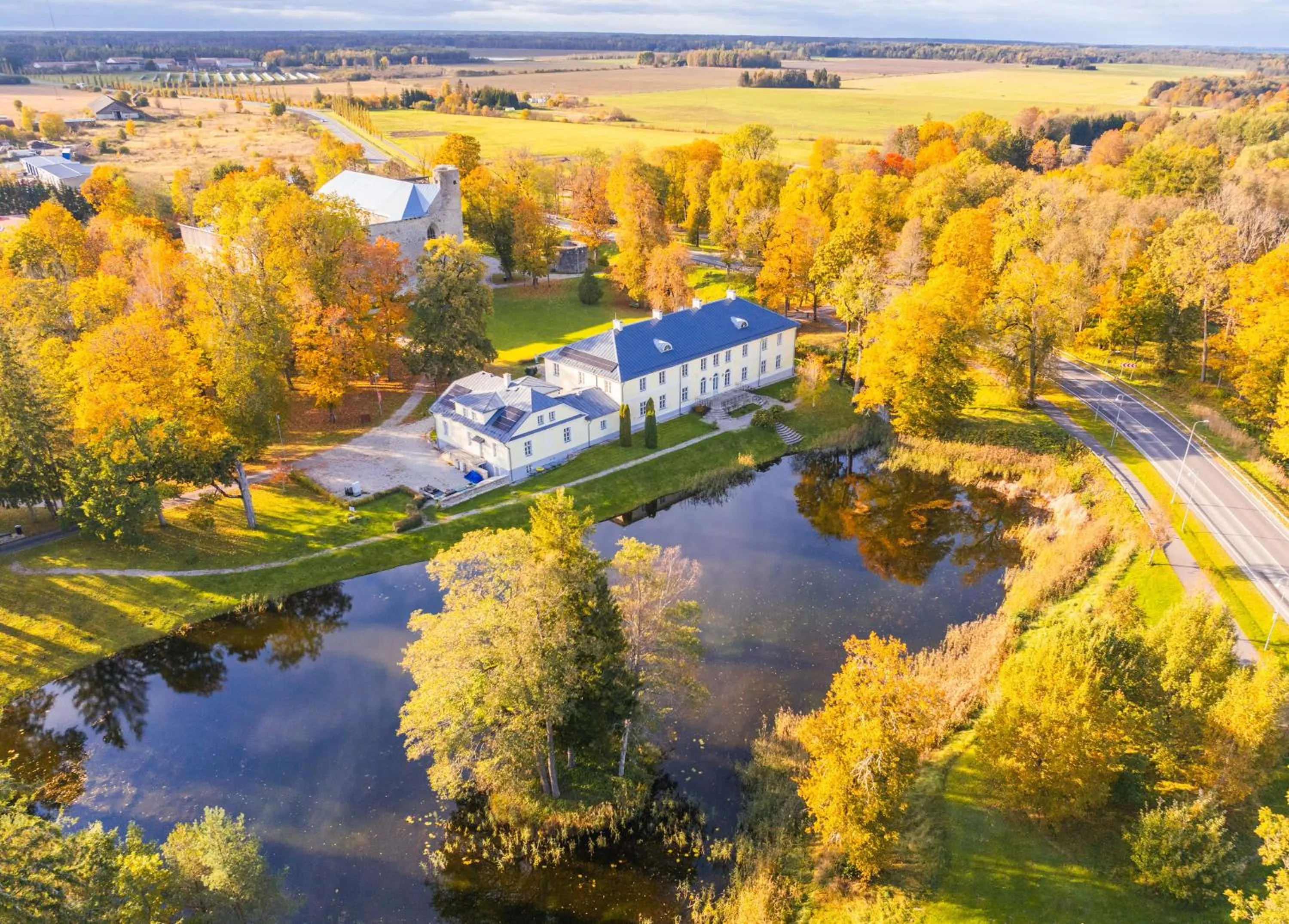 Property building in Padise Manor