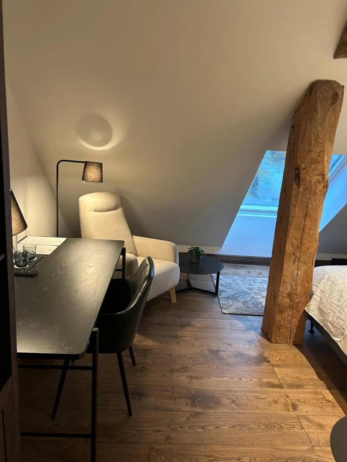 Photo of the whole room, Bed in Padise Manor