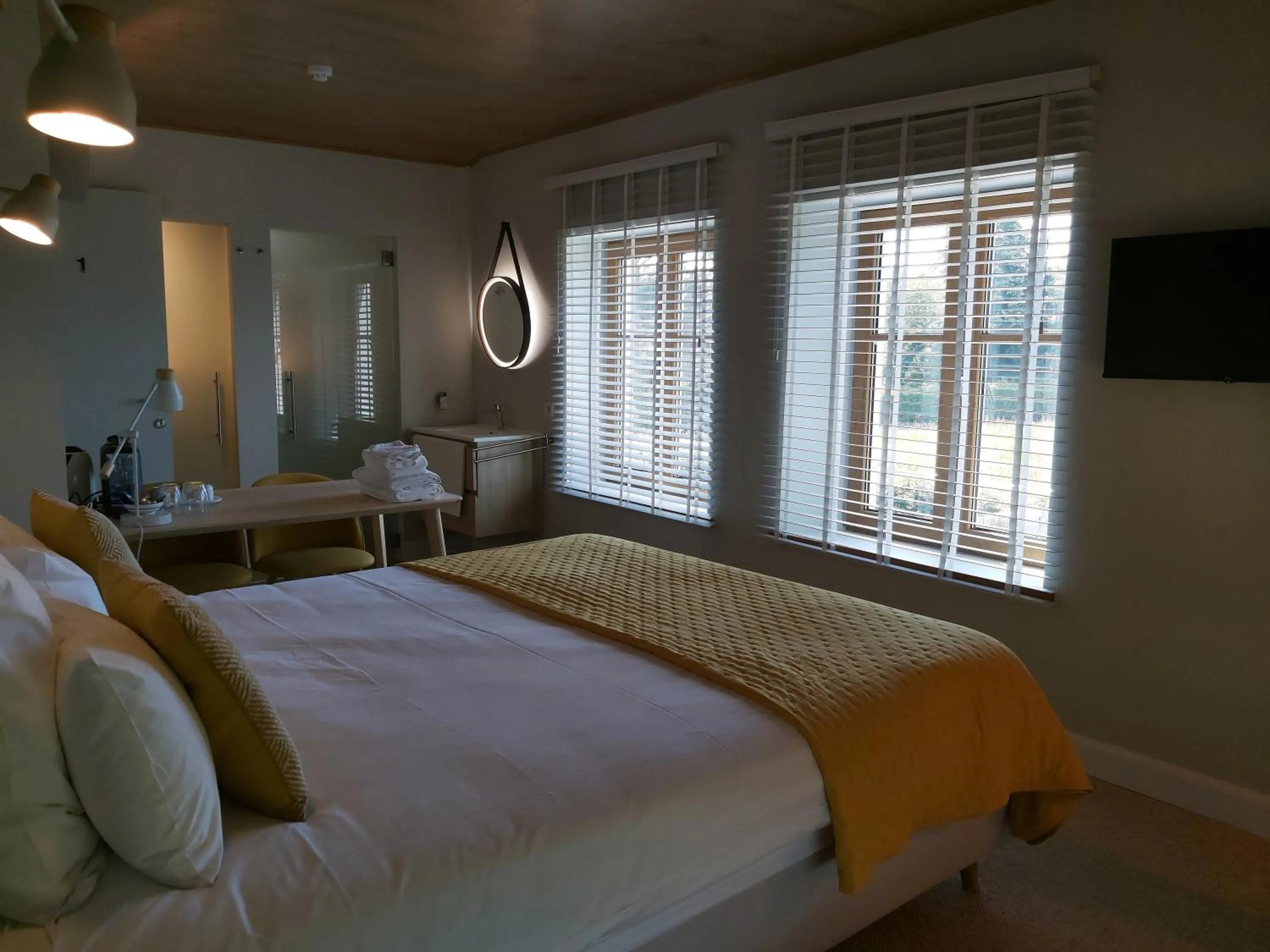 Toilet, Bed in B&B Entre Champs