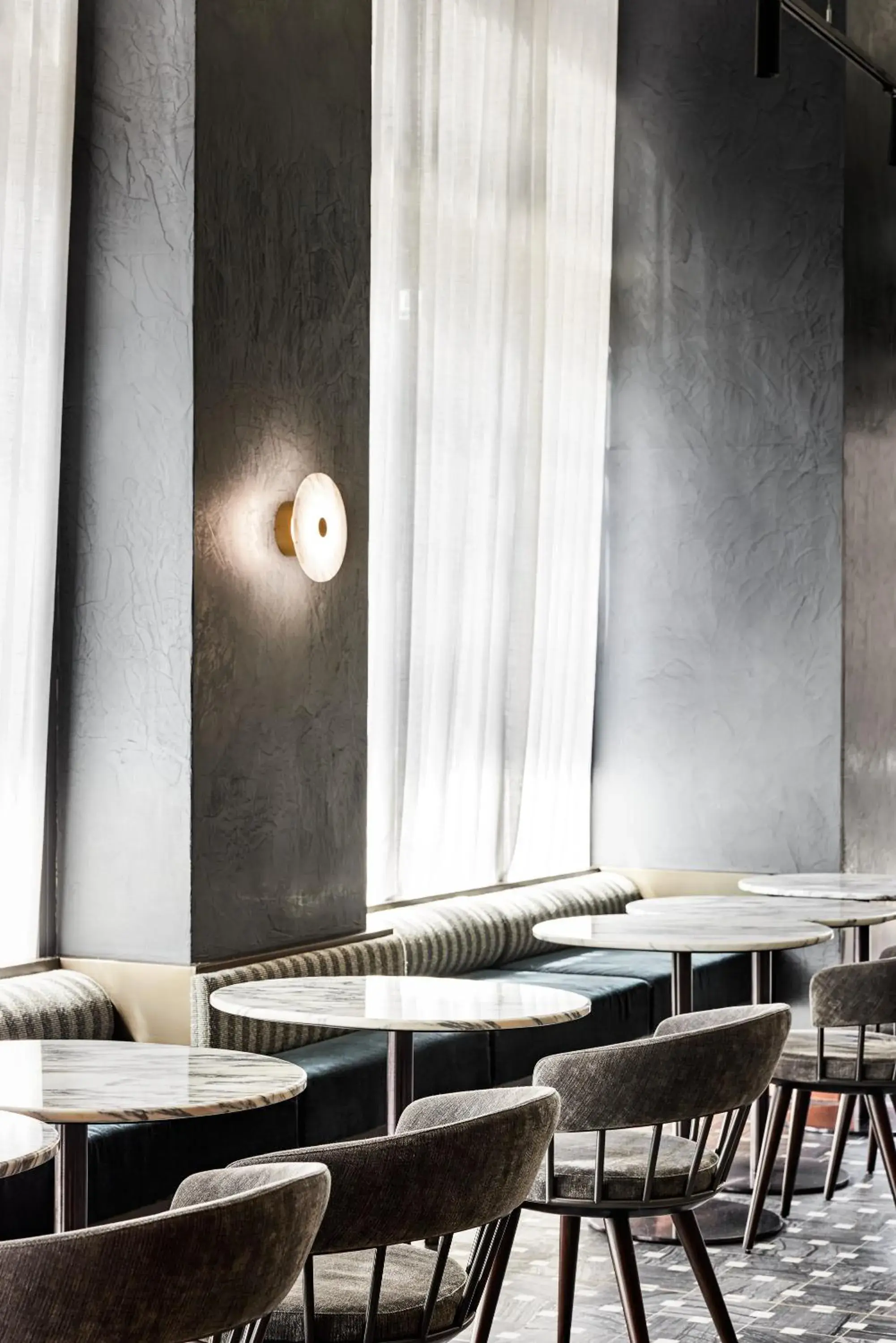 Lounge or bar in Aiden by Best Western Darling Harbour Lounge or bar in Aiden by Best Western Darling Harbour