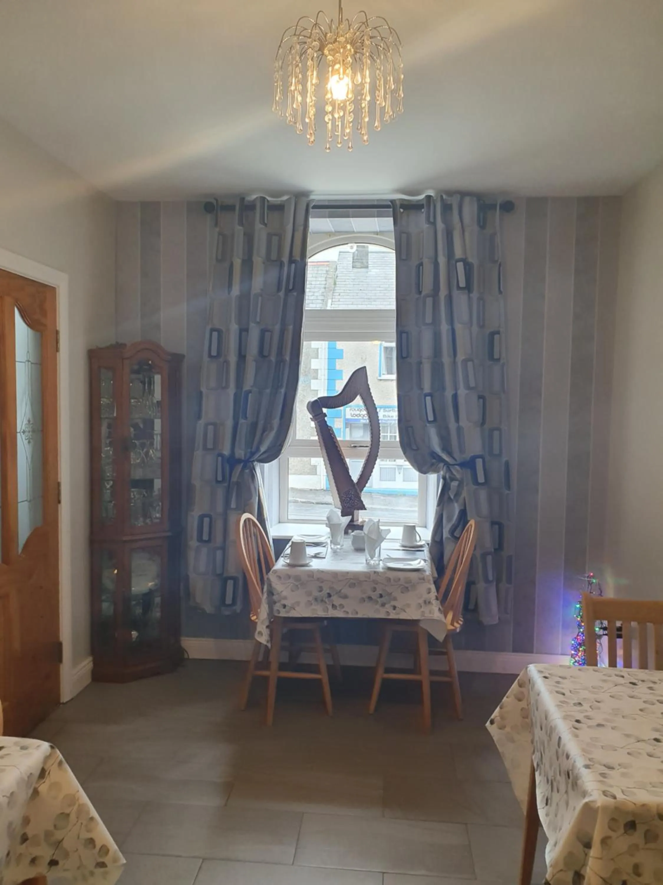 Dining area, Bed in Willards B&B