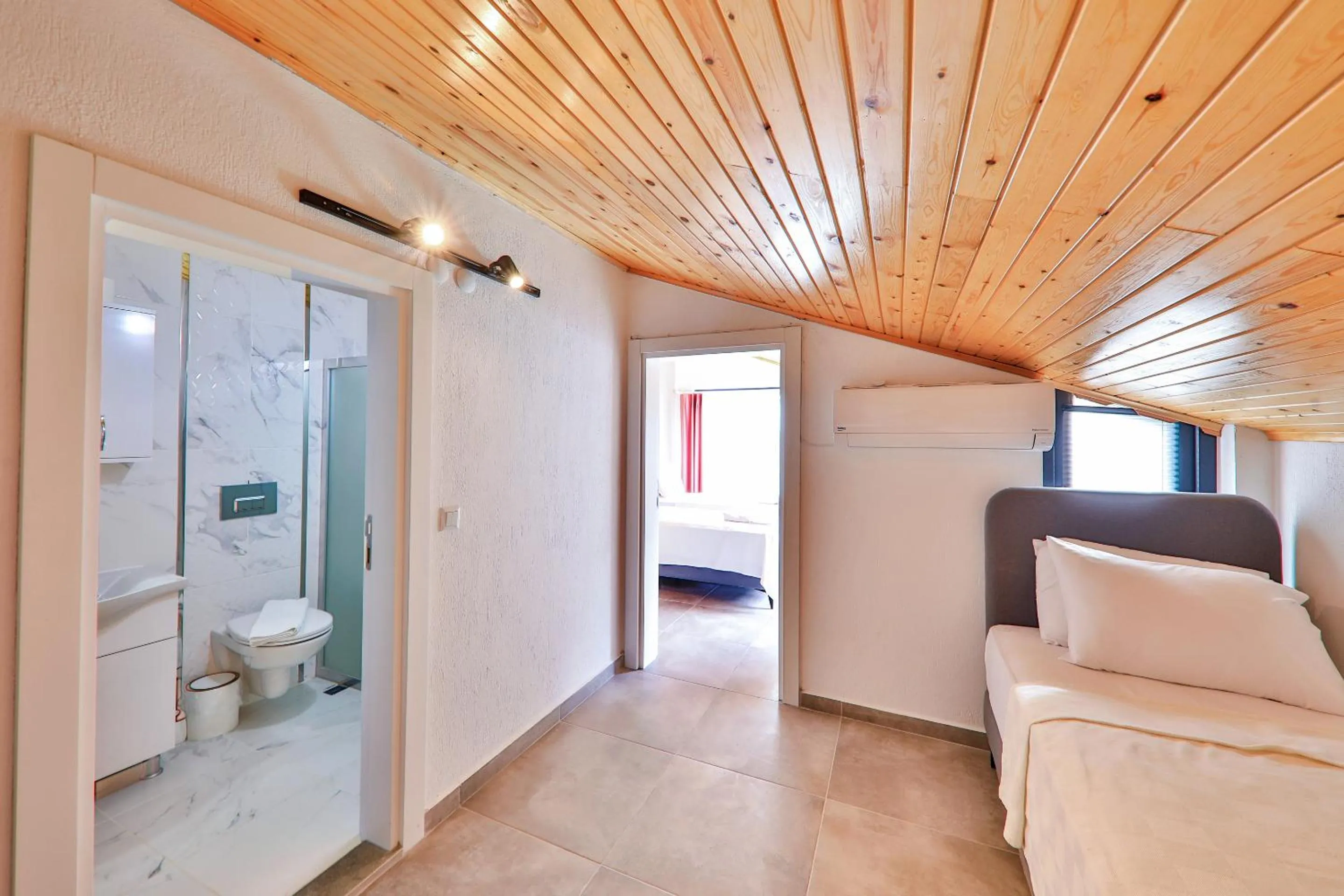 Bed in Joyy Suit Apart