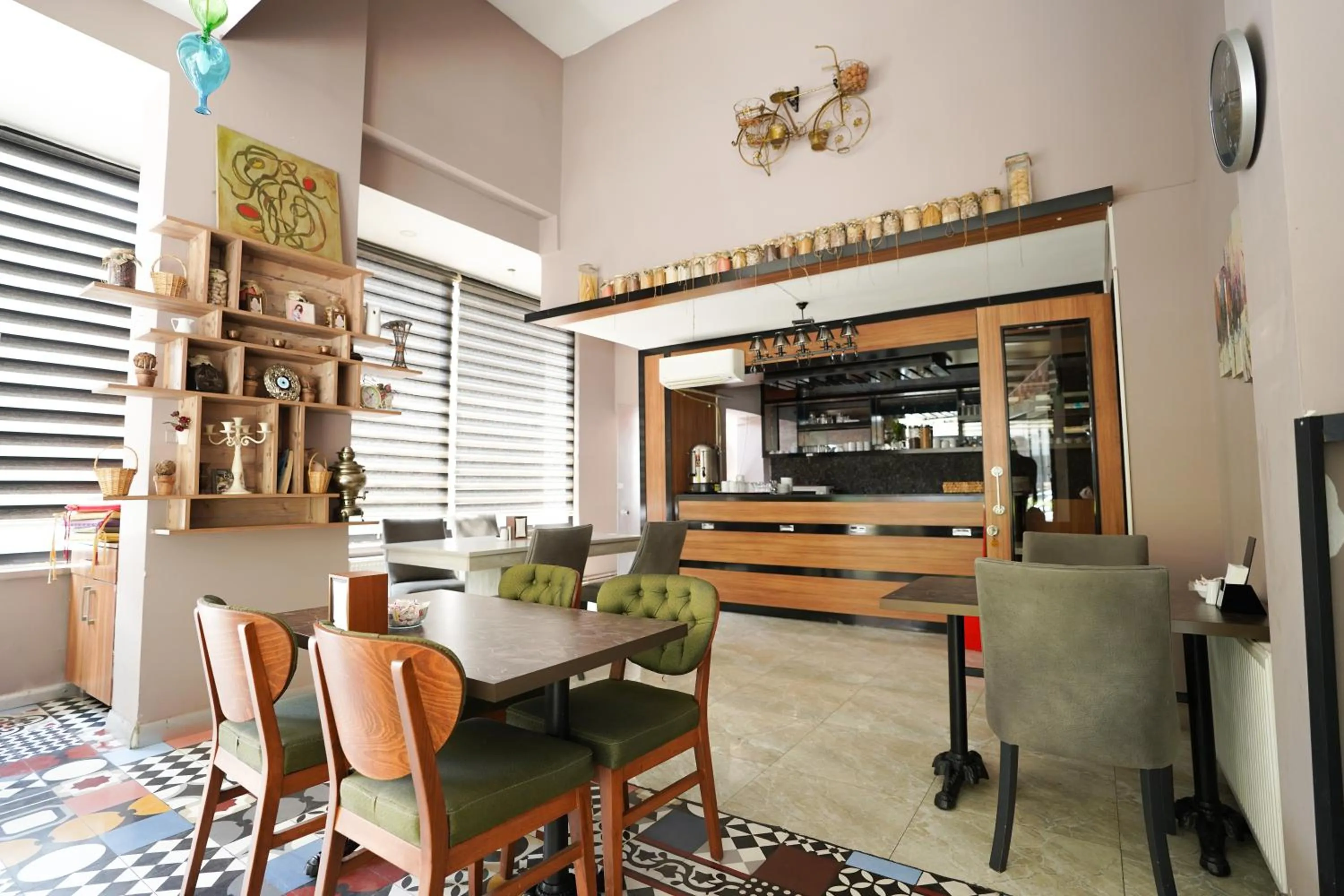 Restaurant/places to eat in Time Hotel Mecidiyekoy