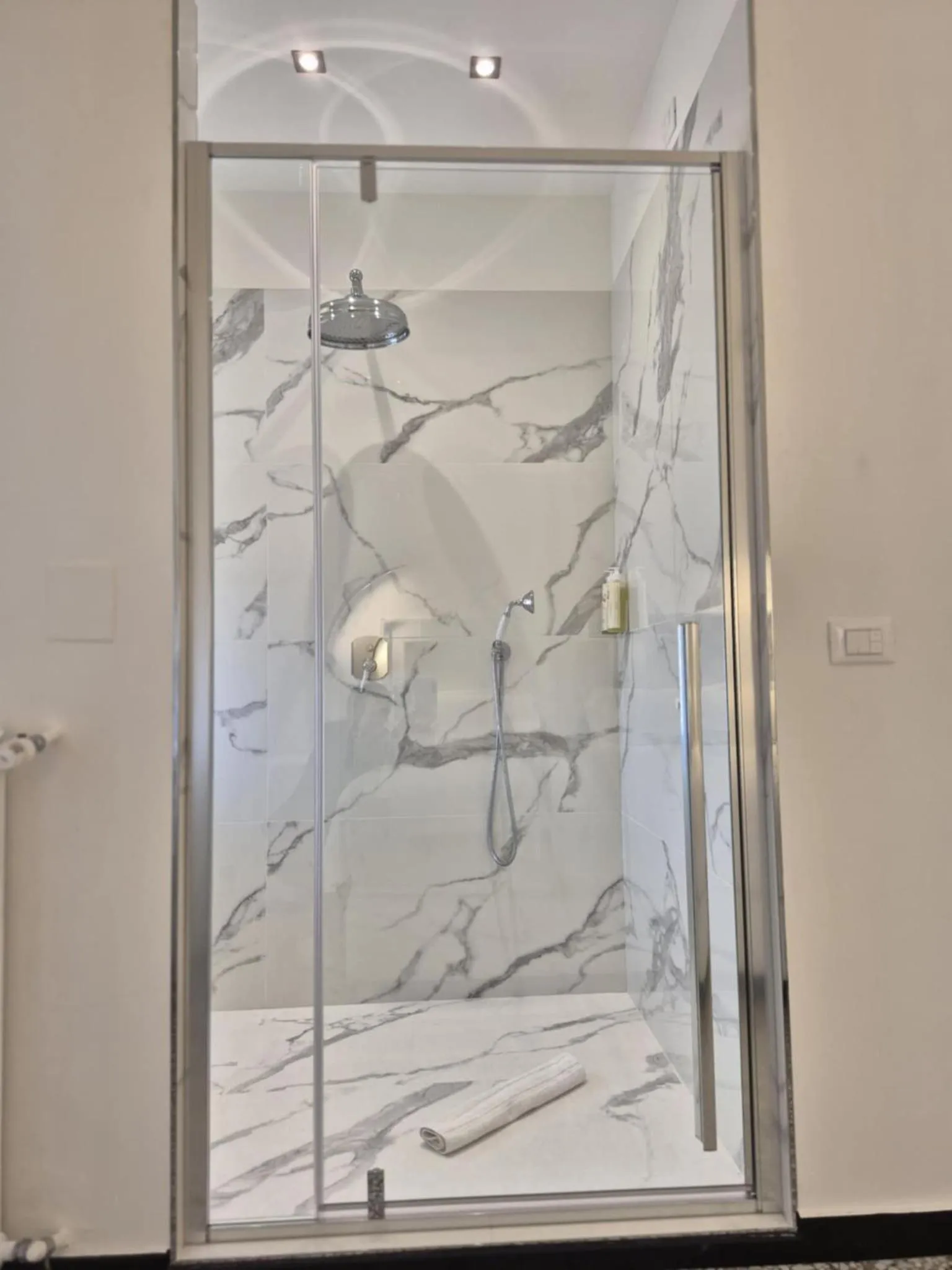 Shower in Eveline 2 - Piscina Privata o Jacuzzi