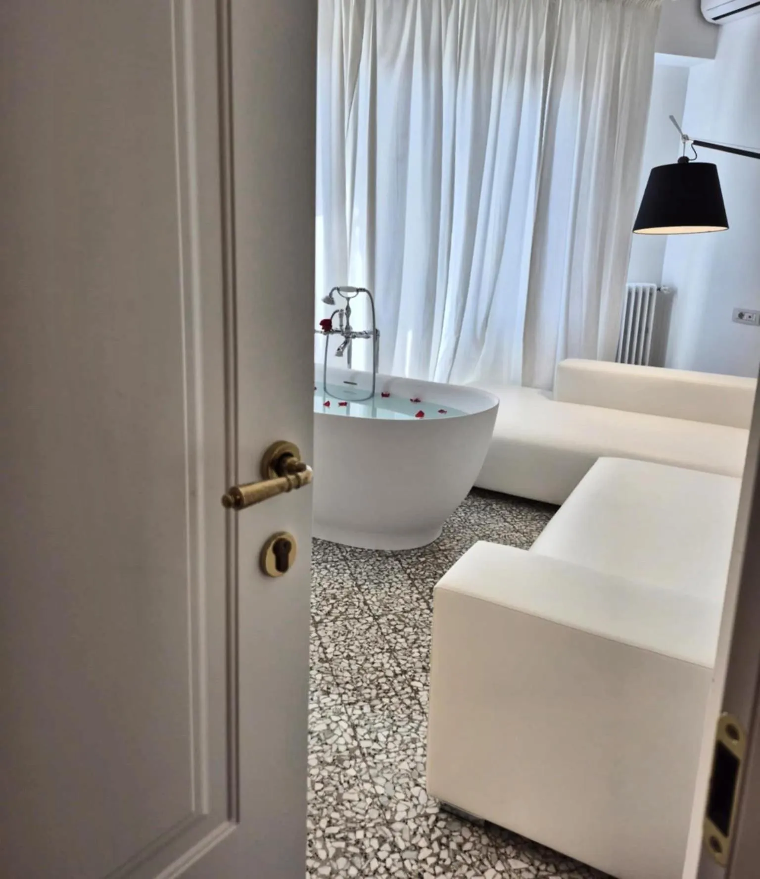 Photo of the whole room in Eveline 2 - Piscina Privata o Jacuzzi