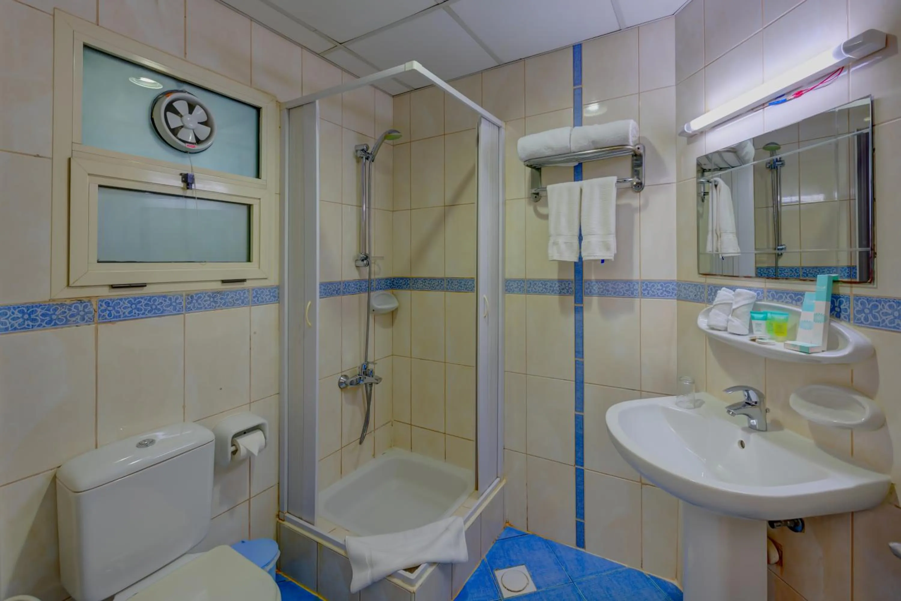 Toilet in Al Hayat Hotel Apartments