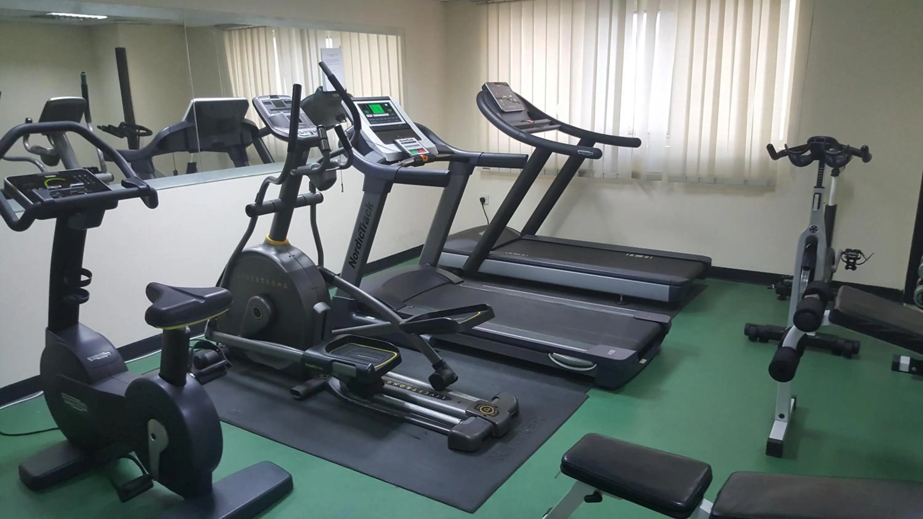 Fitness centre/facilities in Al Hayat Hotel Apartments