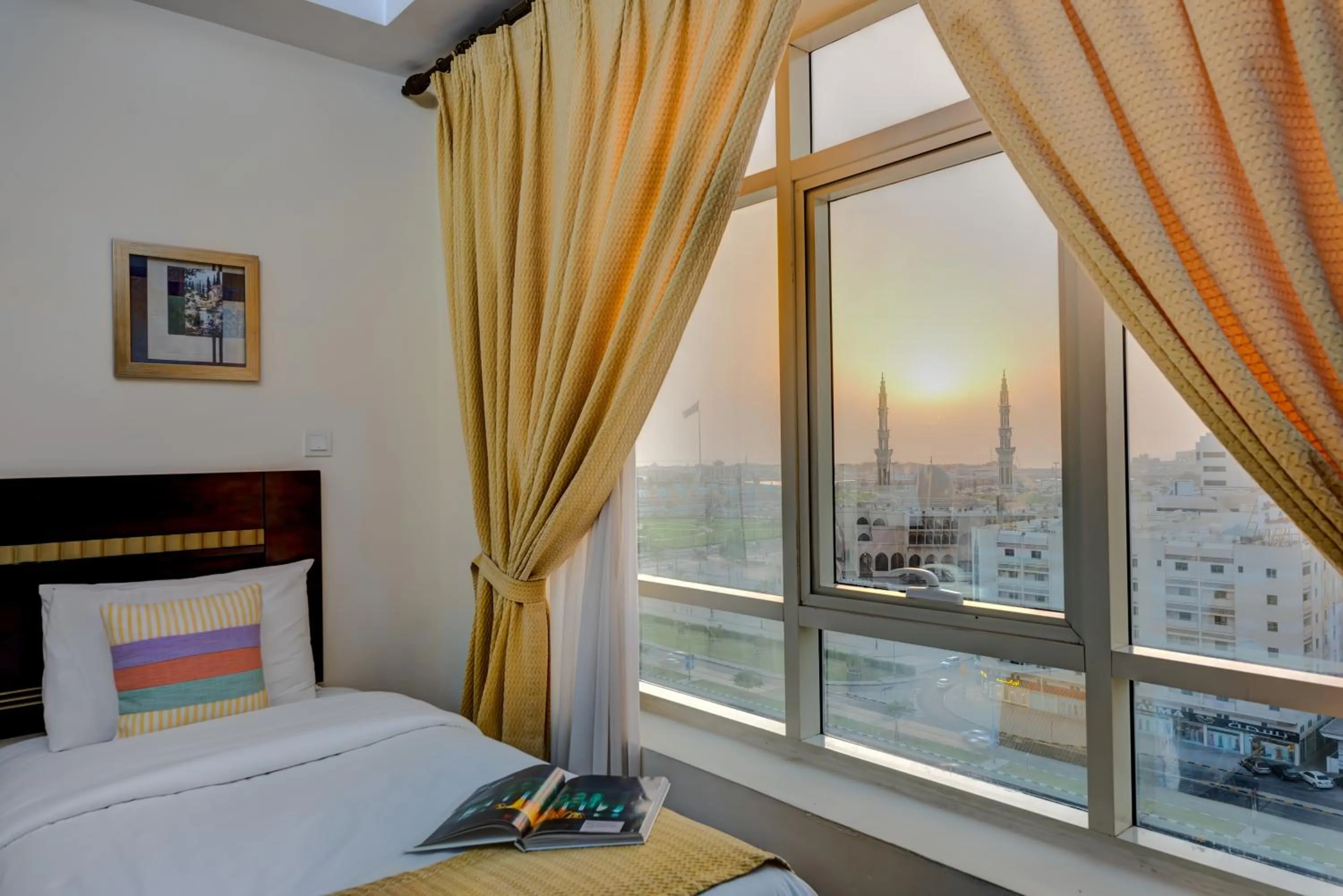 Sunrise, Bed in Al Hayat Hotel Apartments