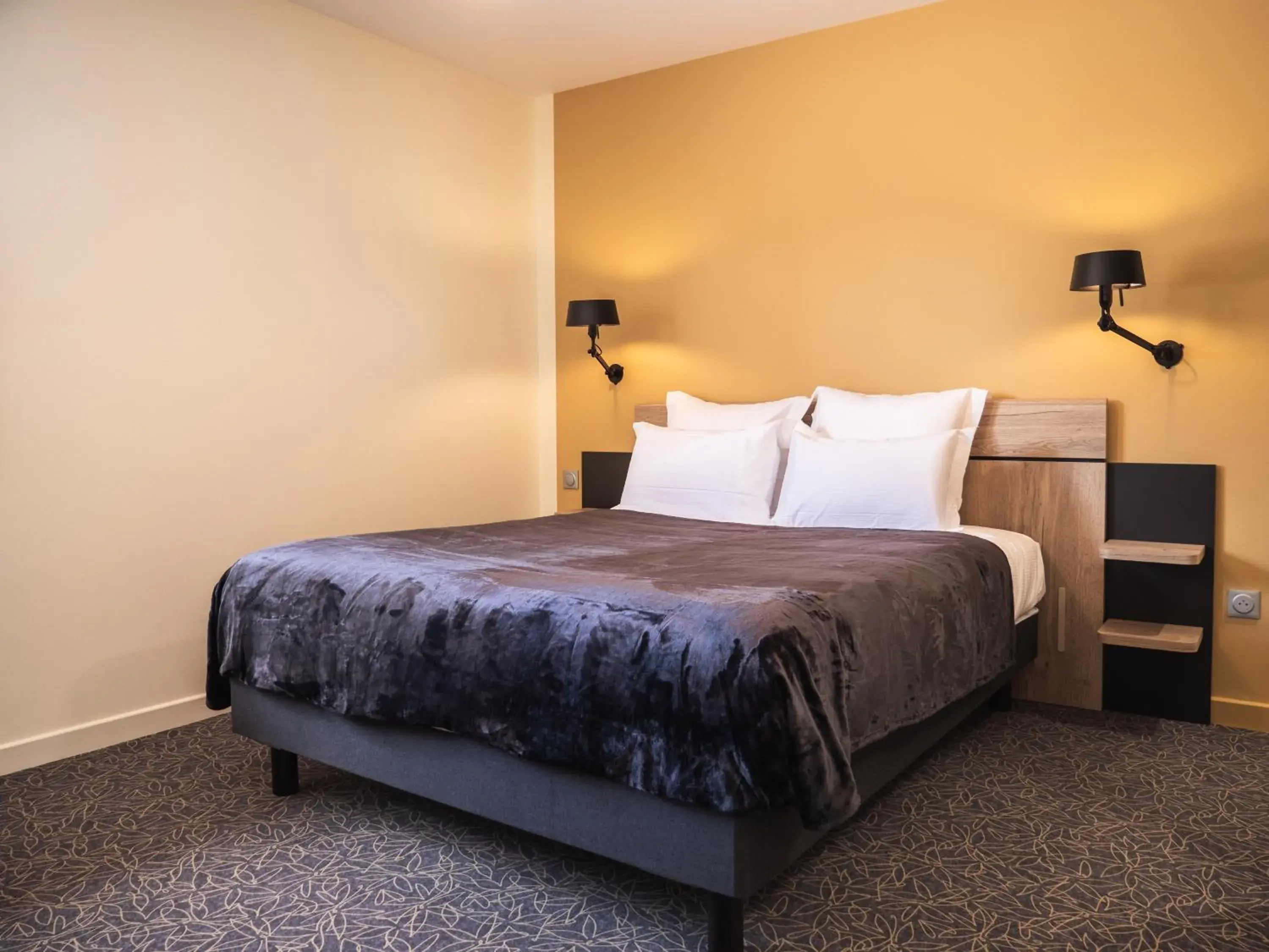 Bed in Logis hôtels Le Saint Pierre Bed in Logis hôtels Le Saint Pierre