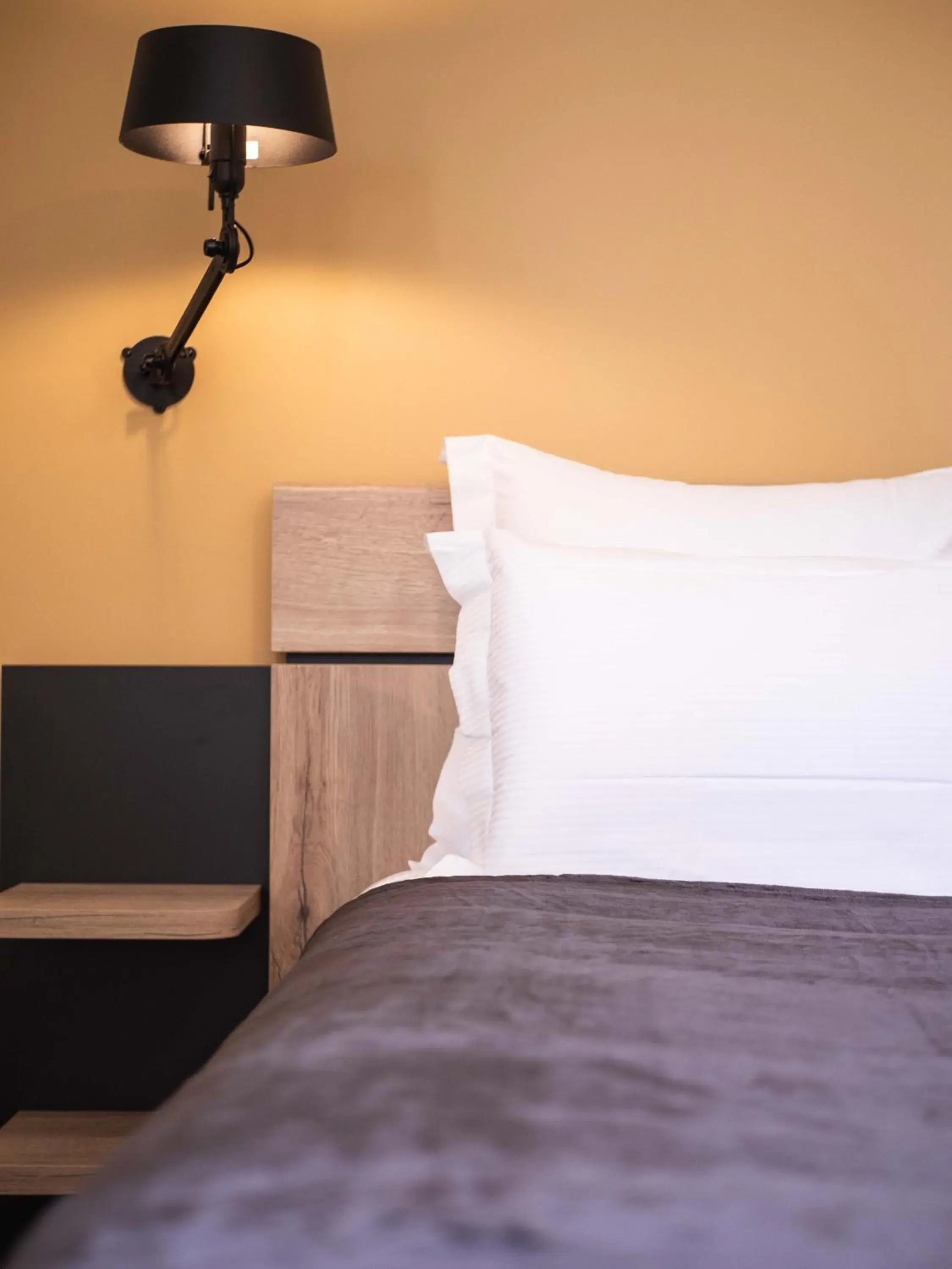 Bed in Logis hôtels Le Saint Pierre Bed in Logis hôtels Le Saint Pierre