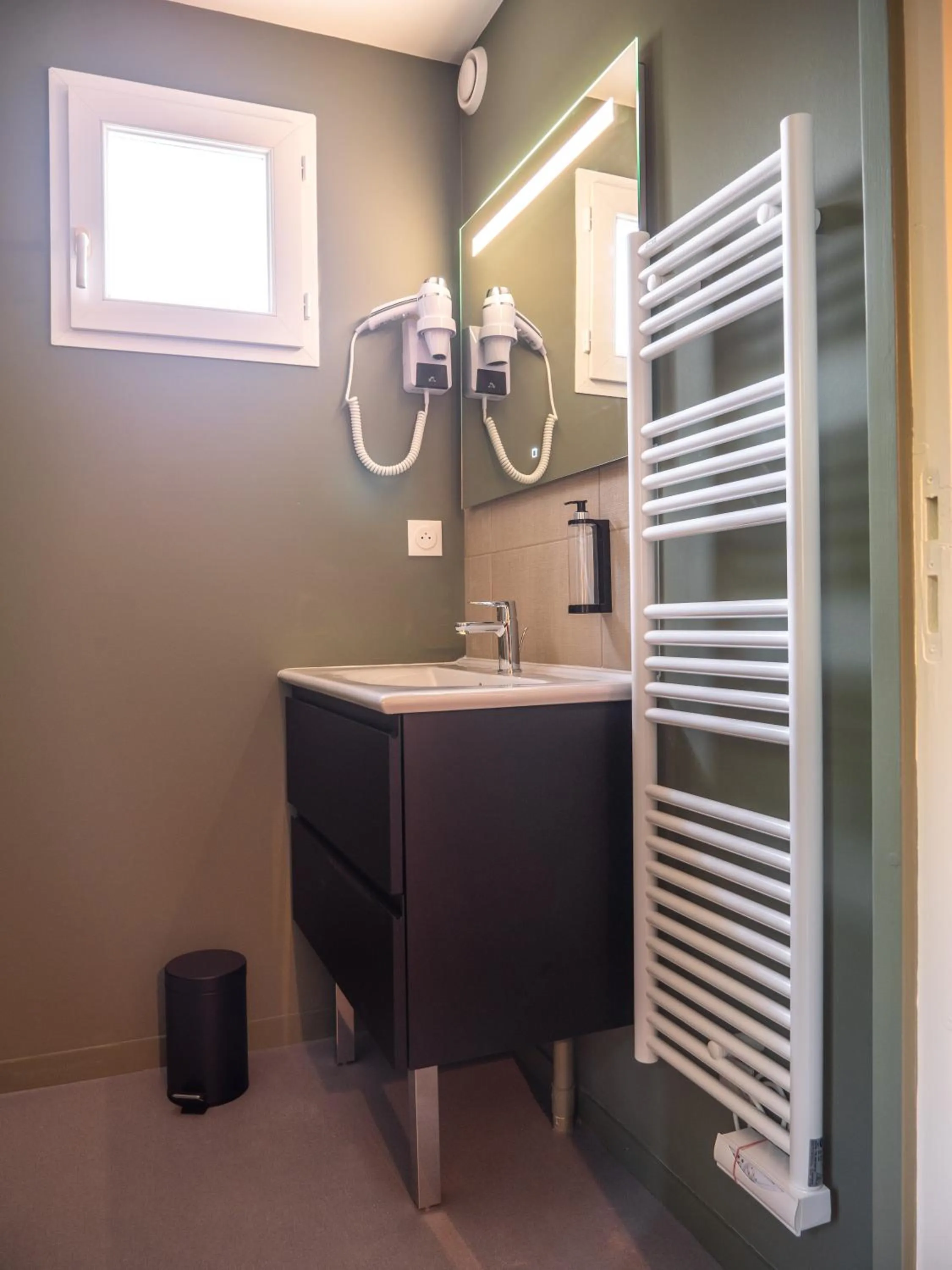 Bathroom in Logis hôtels Le Saint Pierre