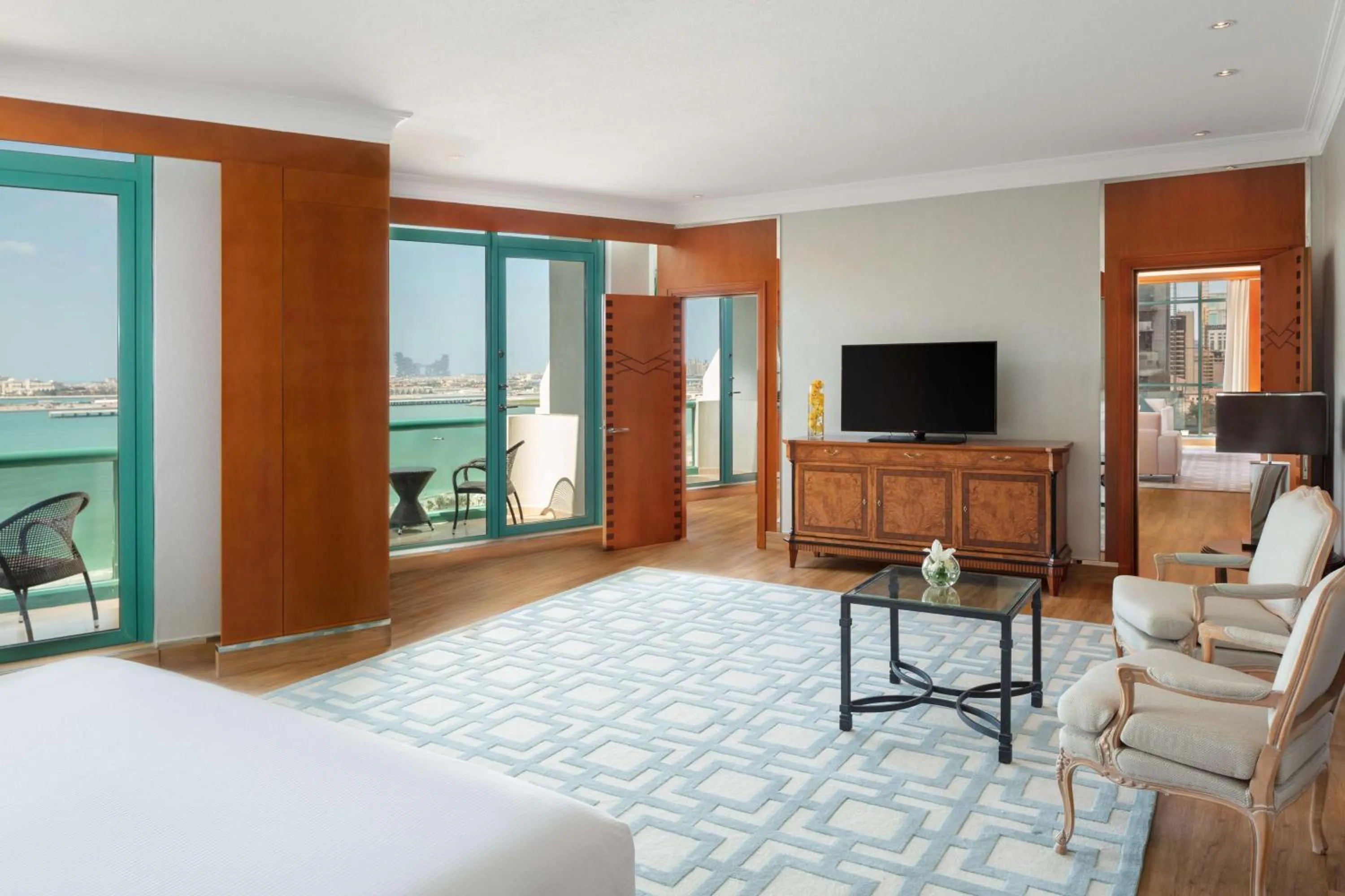 Living room, Bed in Hilton Dubai Jumeirah