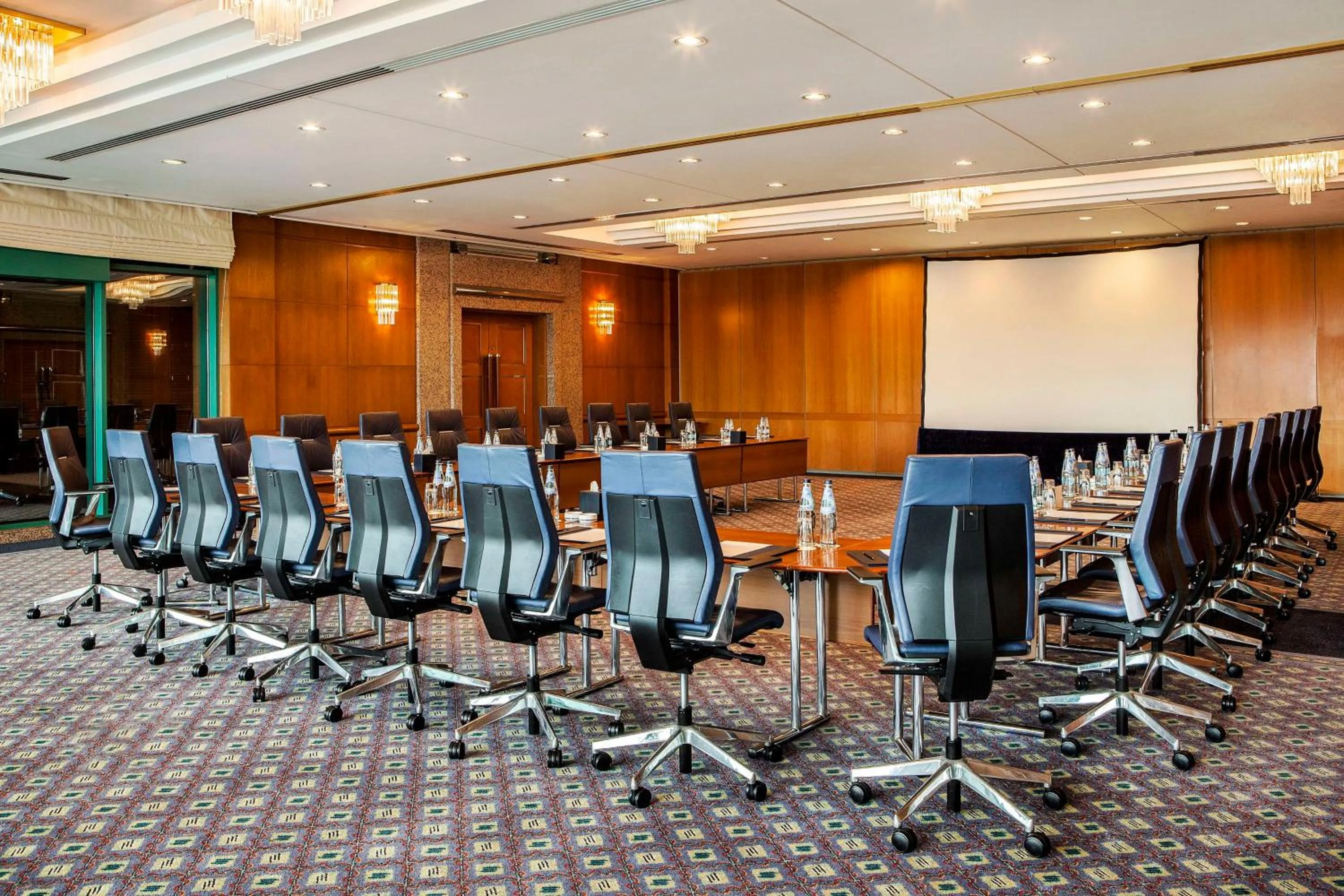 Business facilities in Hilton Dubai Jumeirah