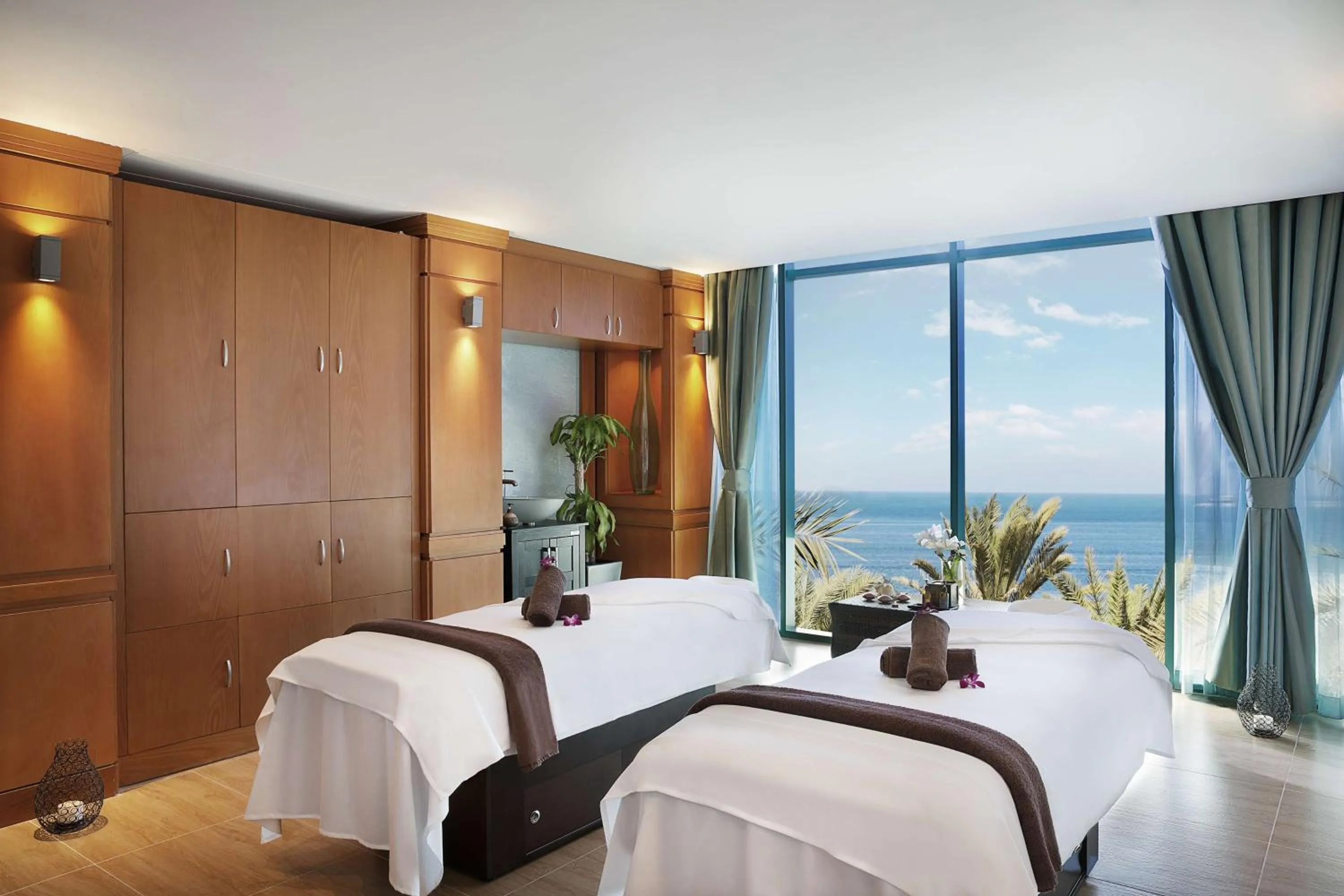 Spa and wellness centre/facilities, Bed in Hilton Dubai Jumeirah