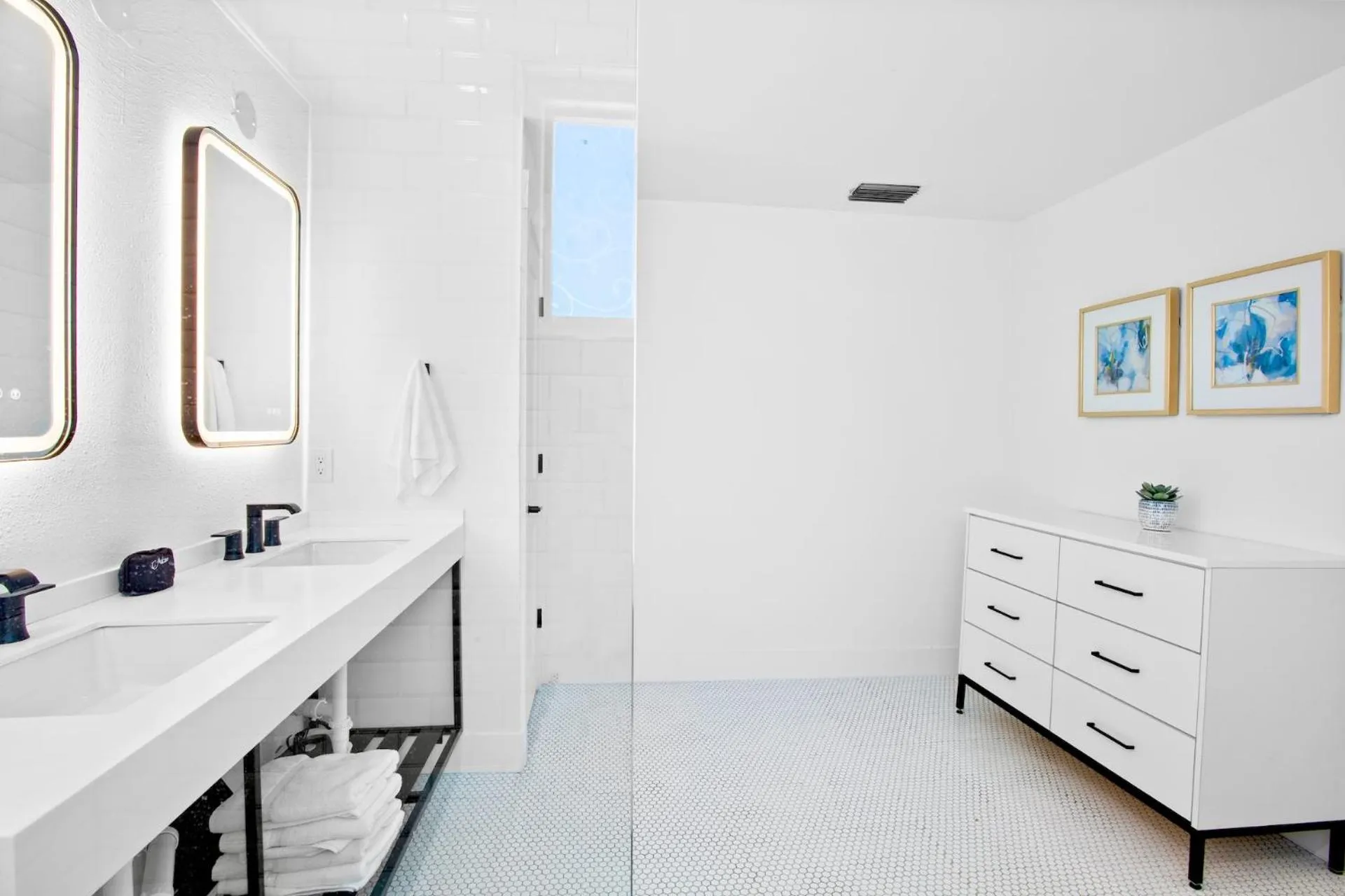 Bathroom in Pelican Post at Anna Maria Island Inn