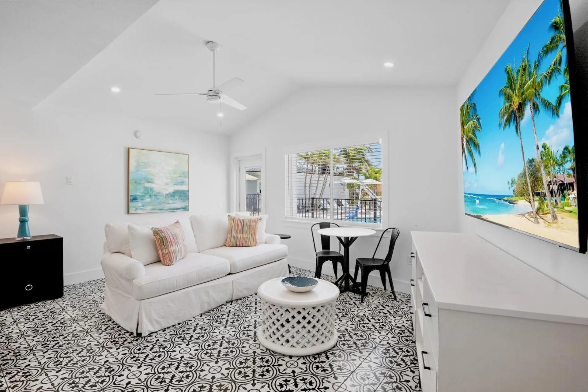 TV and multimedia in Pelican Post at Anna Maria Island Inn