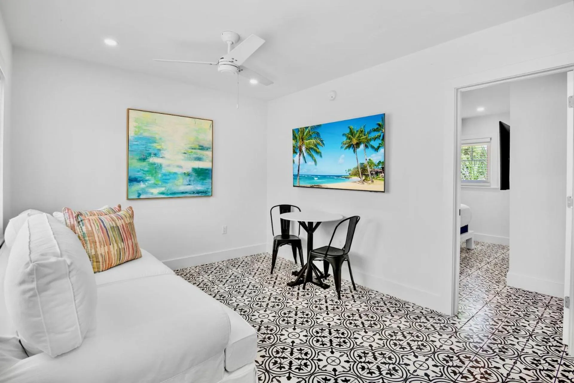 TV and multimedia in Pelican Post at Anna Maria Island Inn