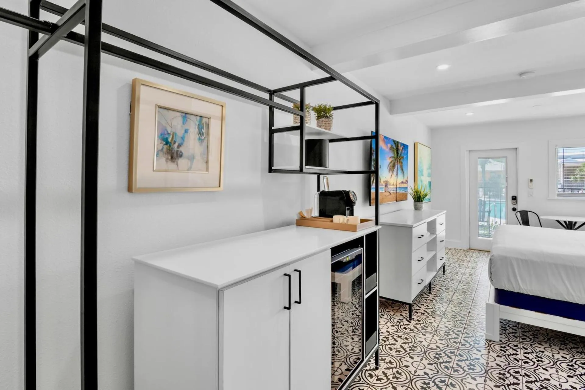 Coffee/tea facilities in Pelican Post at Anna Maria Island Inn