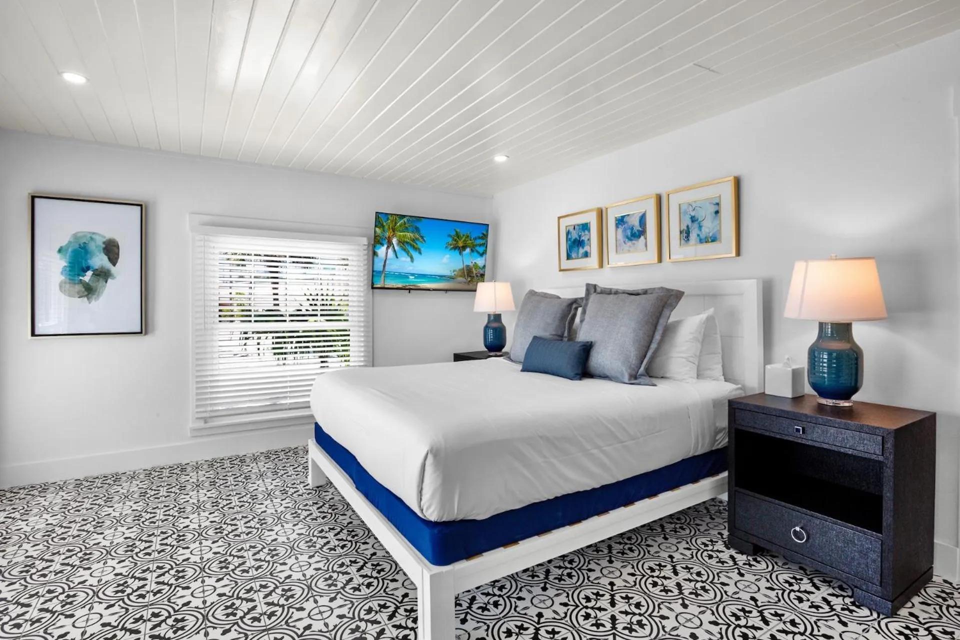 Bed in Pelican Post at Anna Maria Island Inn