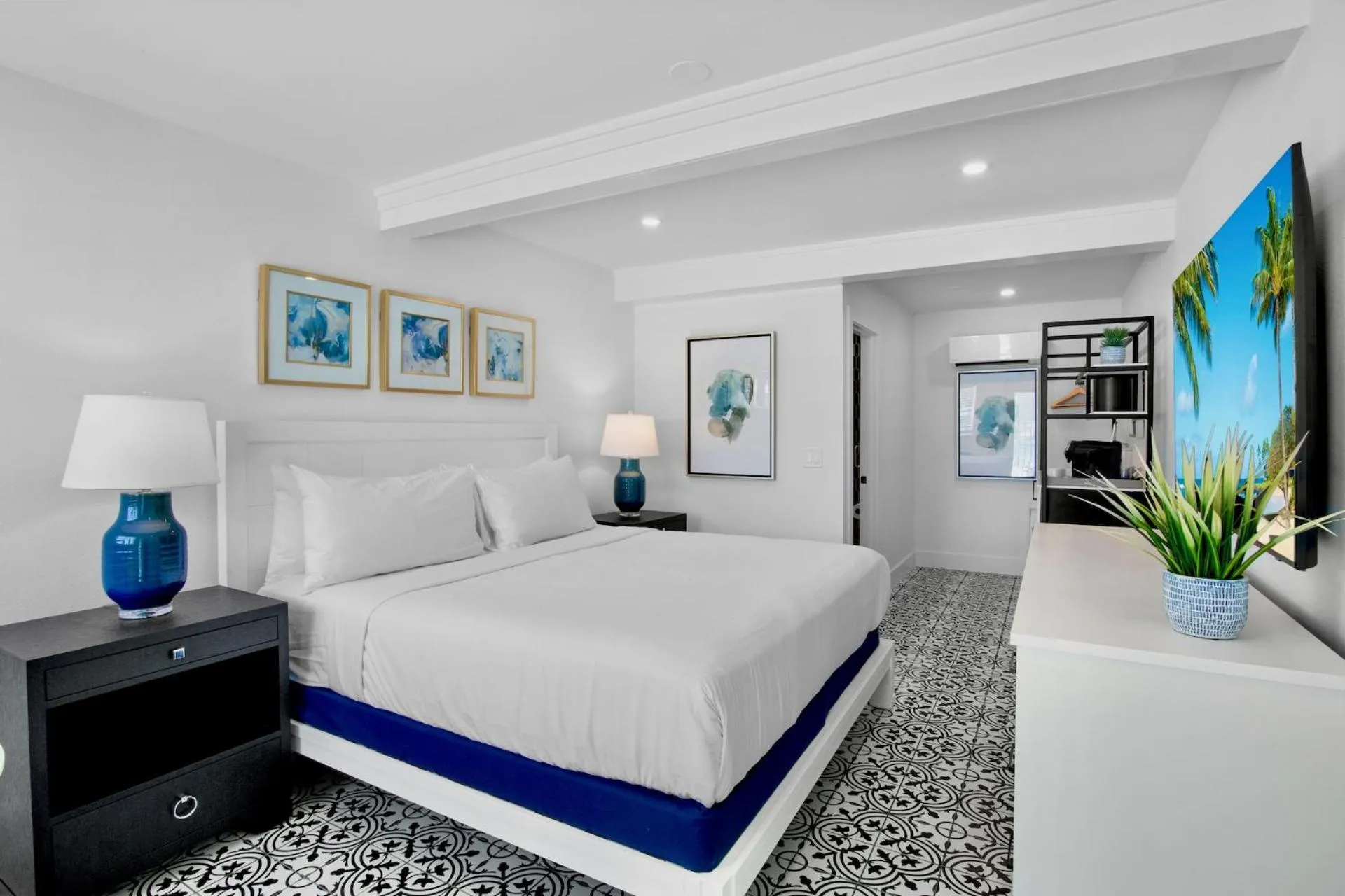 Bed in Pelican Post at Anna Maria Island Inn