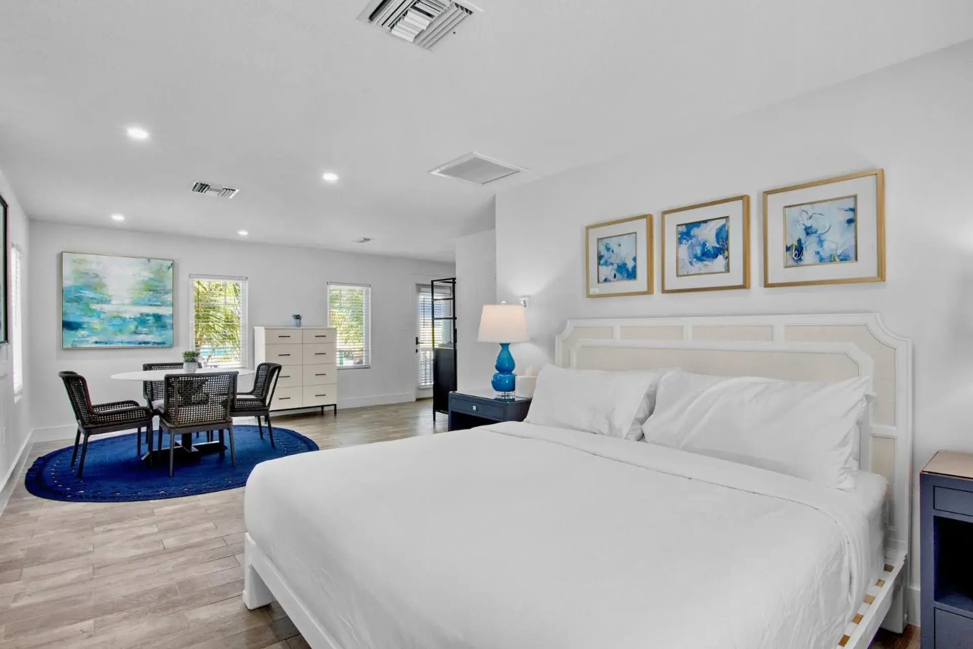 Bed in Pelican Post at Anna Maria Island Inn Bed in Pelican Post at Anna Maria Island Inn