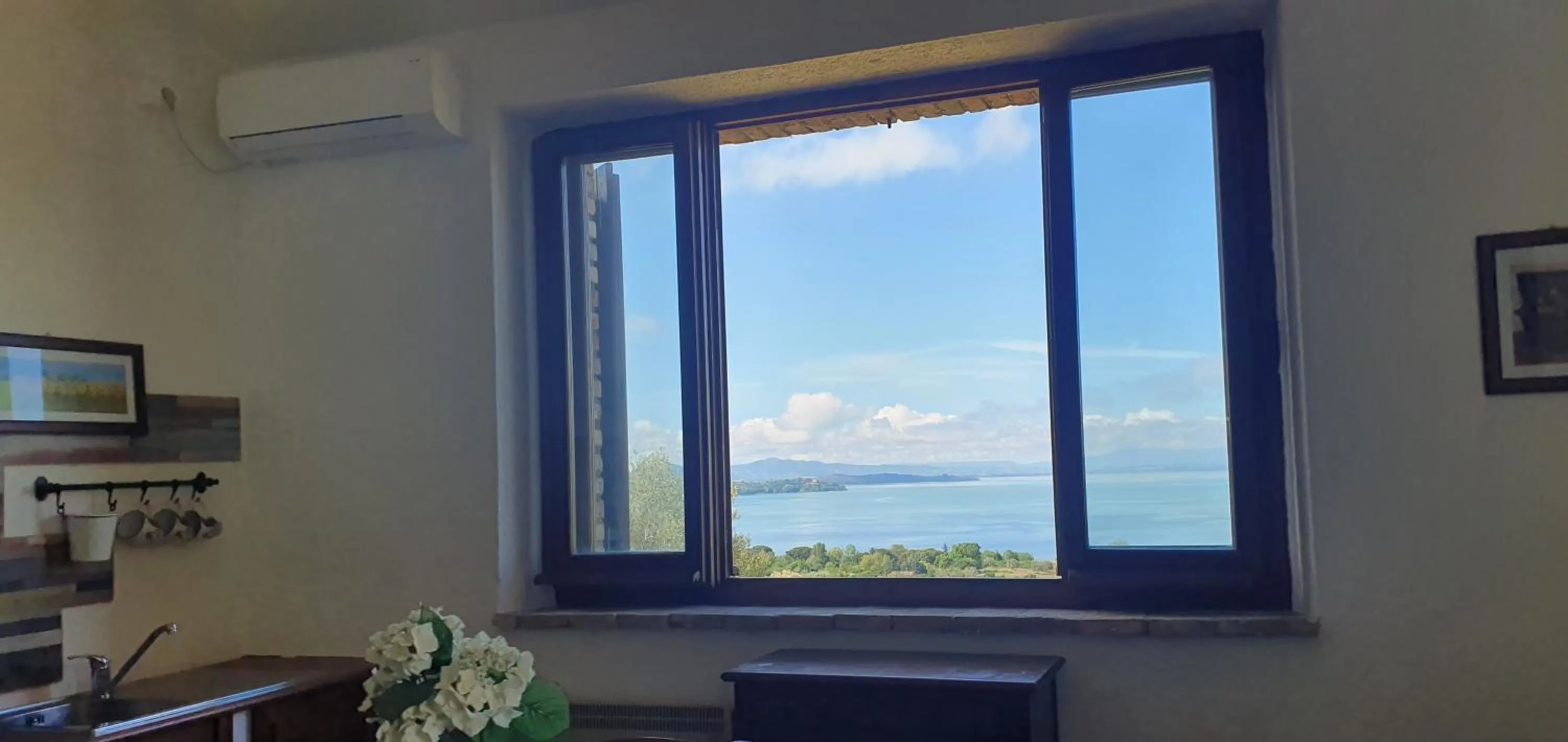 Lake view in PoloTuristicoUmbria Rustico con Piscina Vista Lago