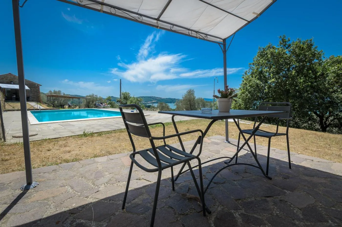 Patio in PoloTuristicoUmbria Rustico con Piscina Vista Lago