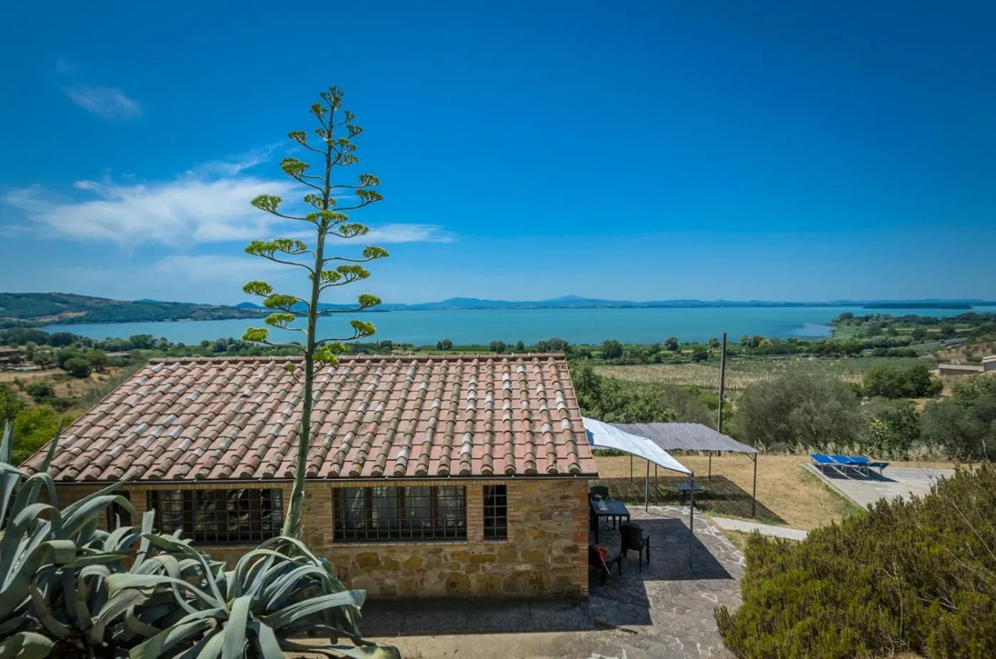 Property building in PoloTuristicoUmbria Rustico con Piscina Vista Lago