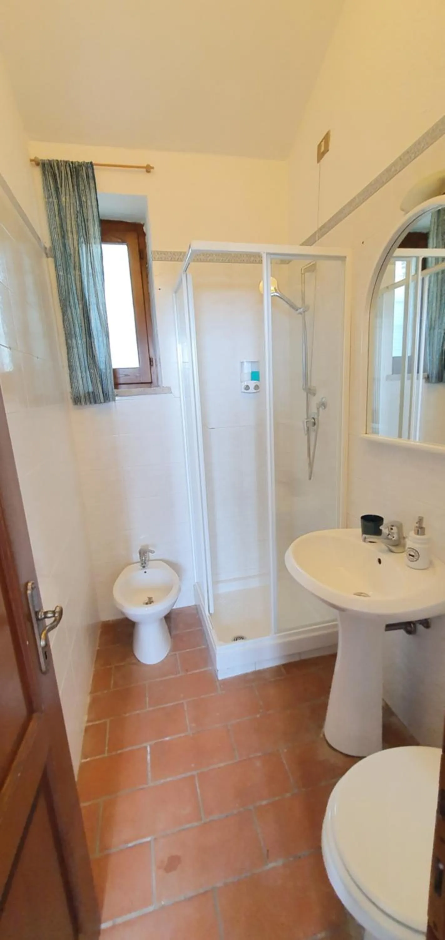 Bathroom in PoloTuristicoUmbria Rustico con Piscina Vista Lago