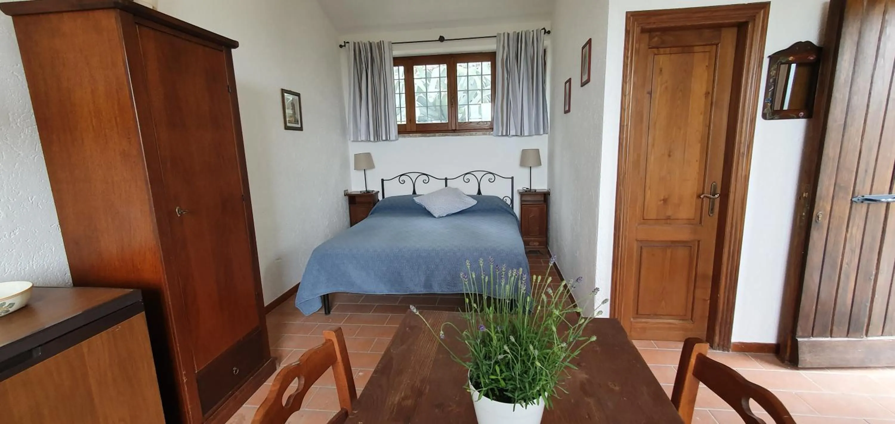 Bed in PoloTuristicoUmbria Rustico con Piscina Vista Lago