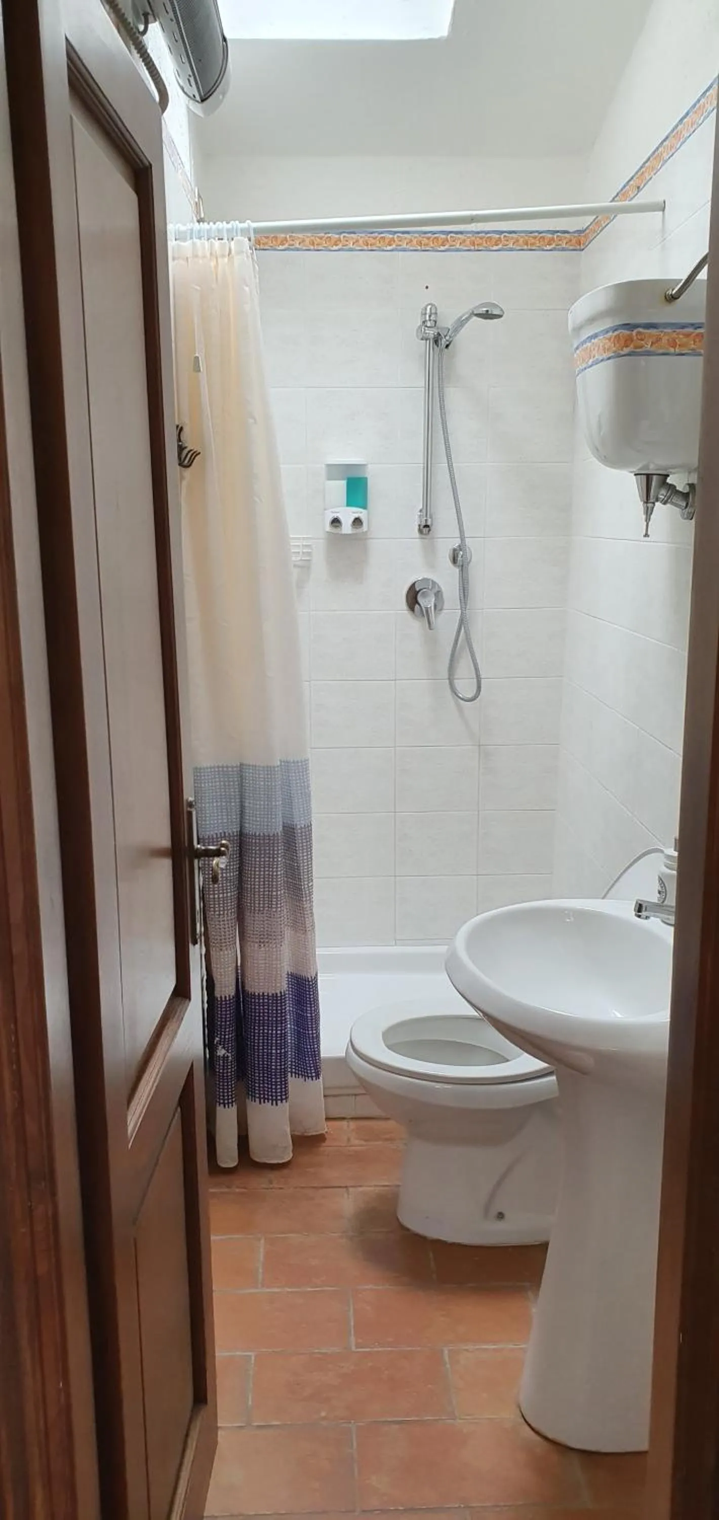 Bathroom in PoloTuristicoUmbria Rustico con Piscina Vista Lago