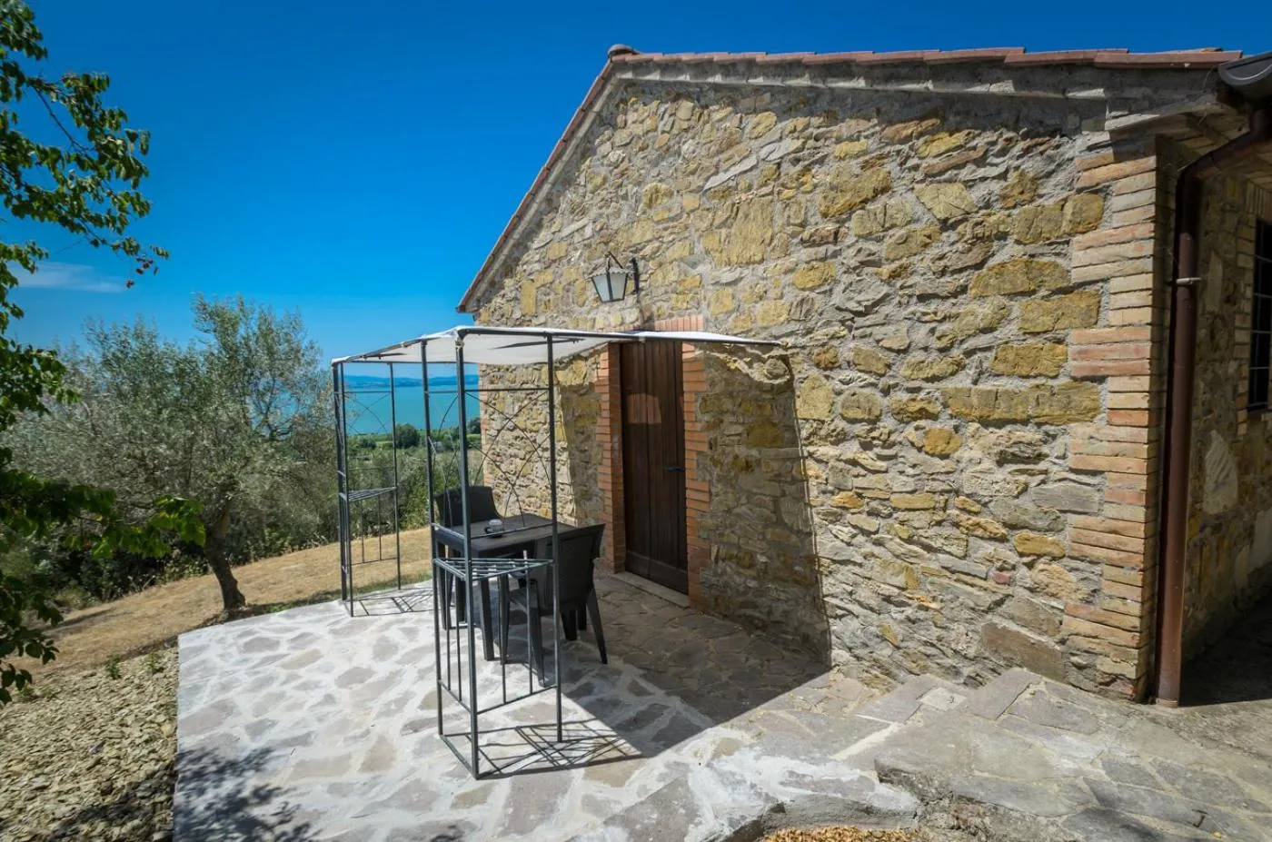 Patio in PoloTuristicoUmbria Rustico con Piscina Vista Lago