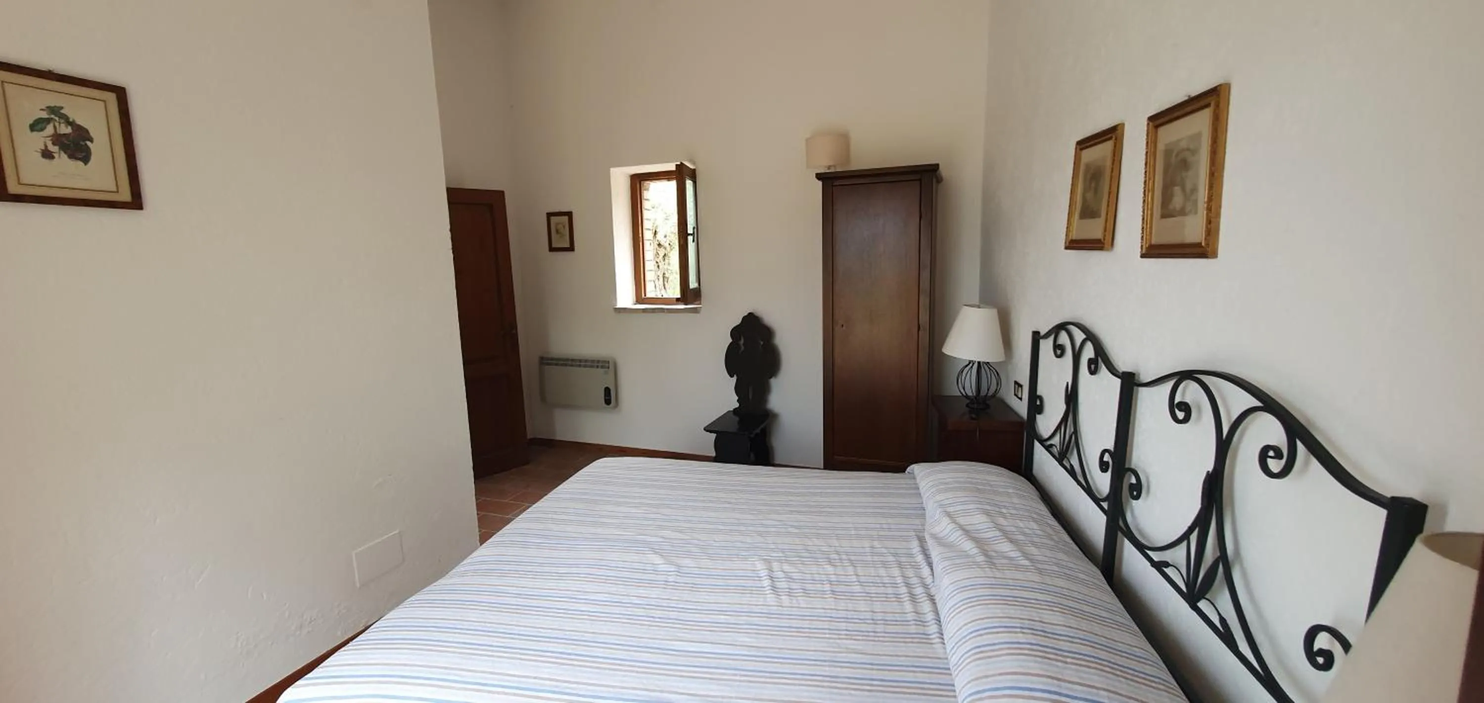 Bed in PoloTuristicoUmbria Rustico con Piscina Vista Lago