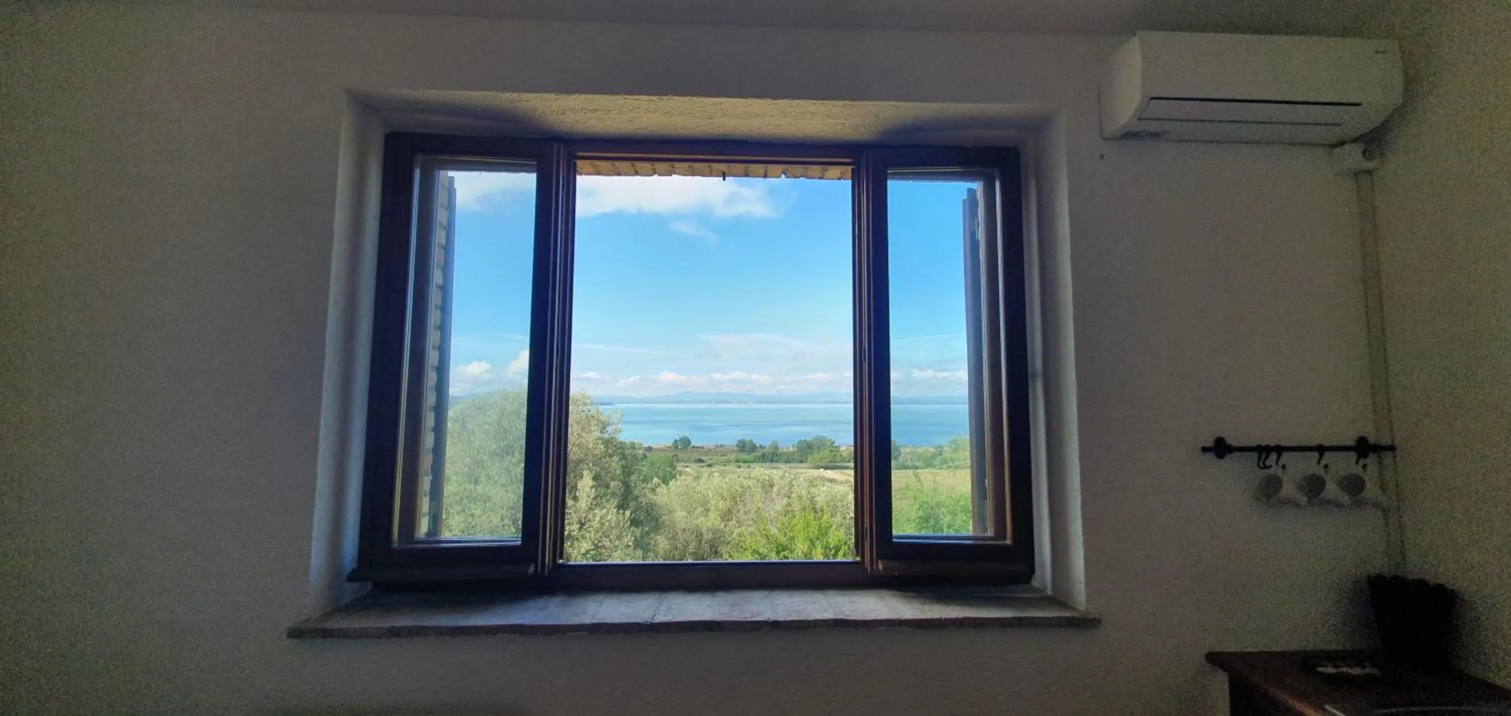 Lake view in PoloTuristicoUmbria Rustico con Piscina Vista Lago