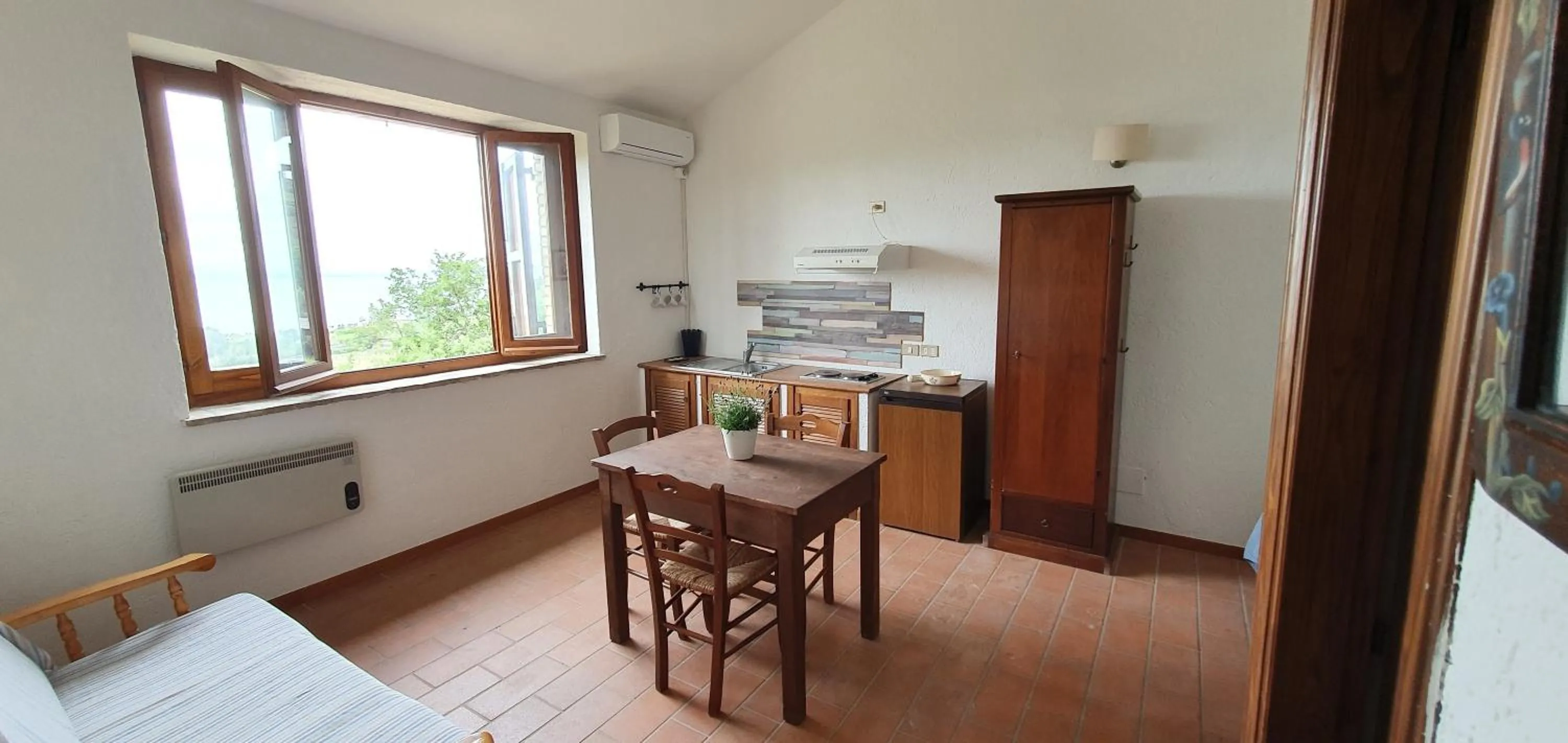Dining area in PoloTuristicoUmbria Rustico con Piscina Vista Lago