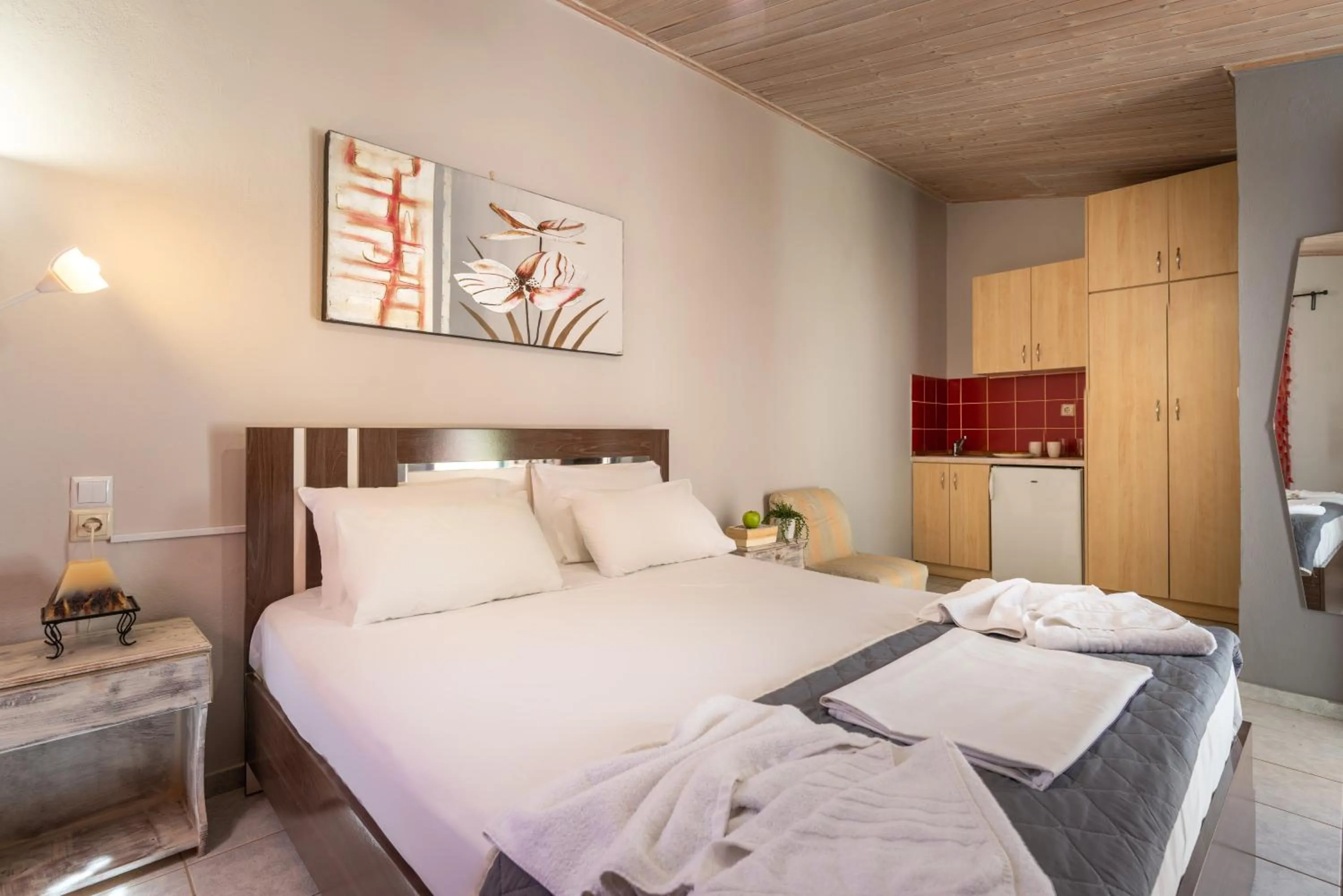 Photo of the whole room, Bed in Anneta Studios