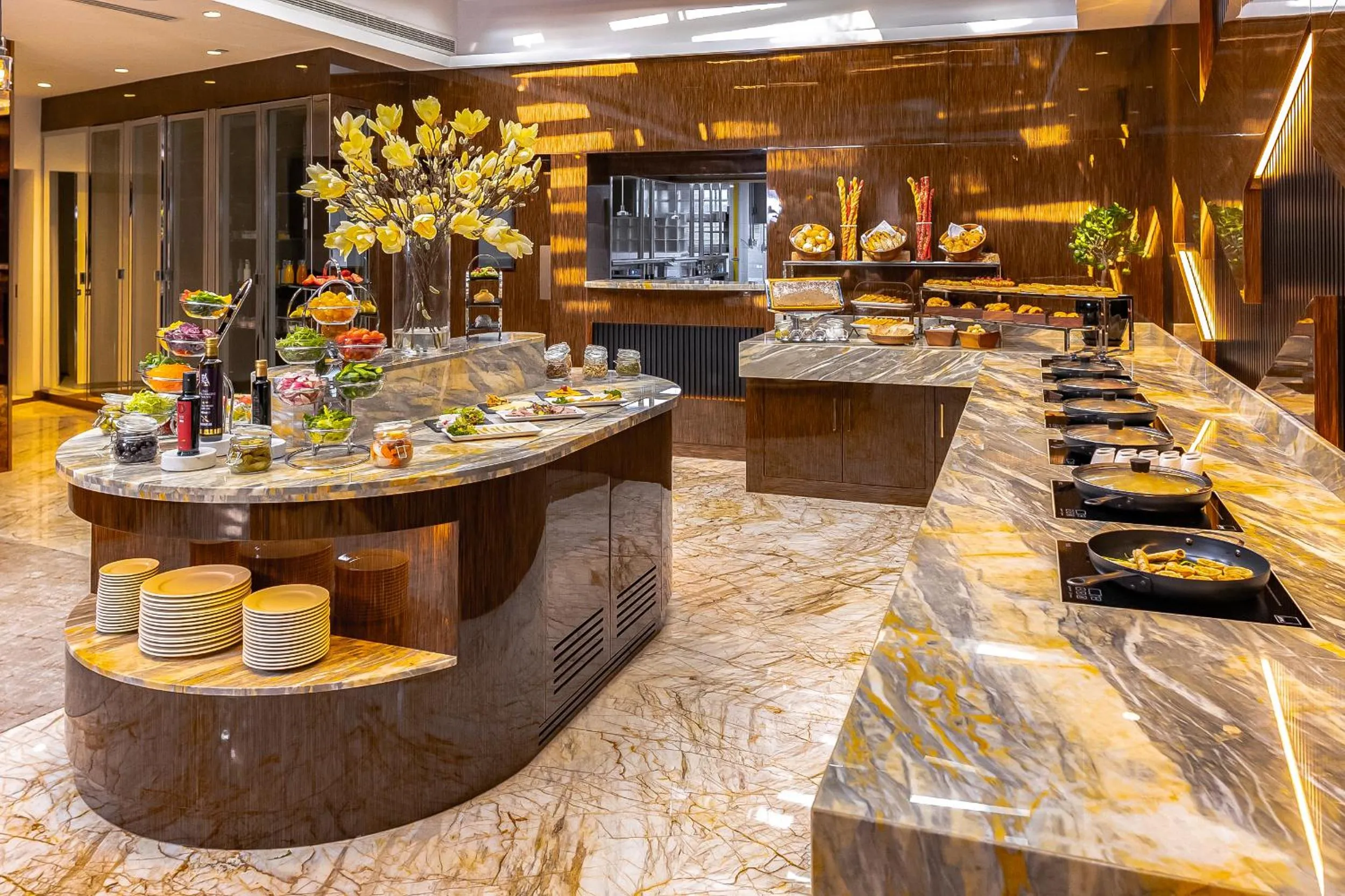 Restaurant/places to eat in Golden Sands Boutique Hotel-Dubai Creek