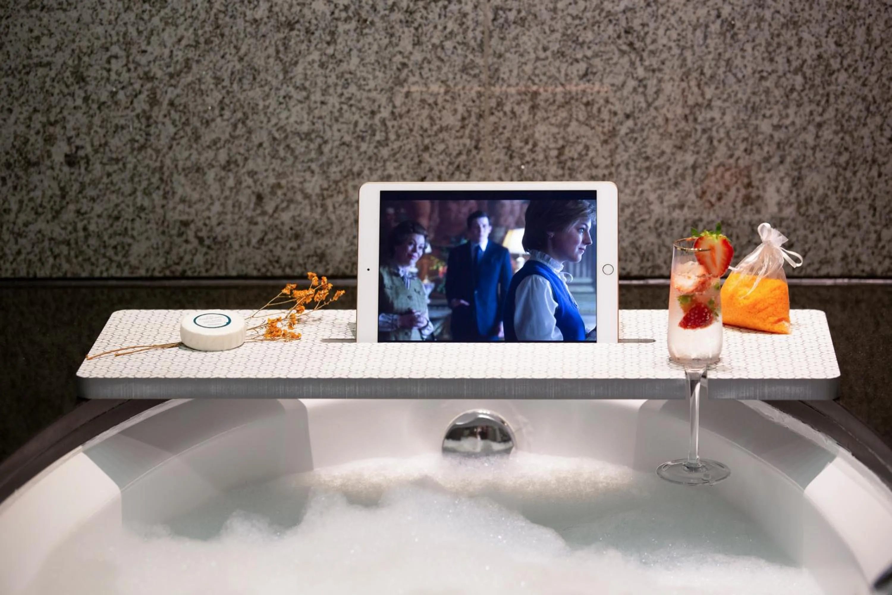 Bath in Golden Sands Boutique Hotel-Dubai Creek