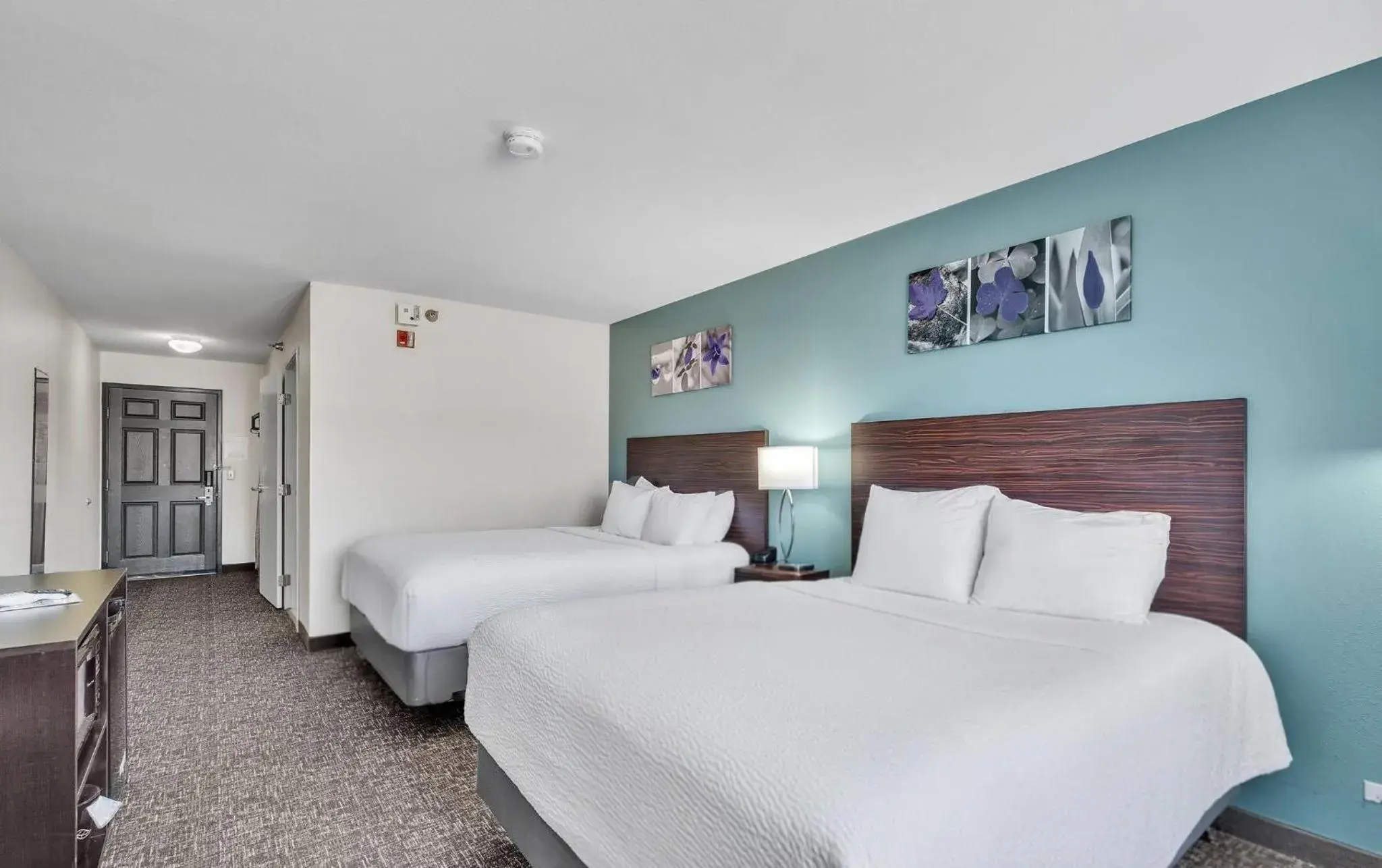 Bedroom, Bed in Sleep Inn & Suites near Spirit Mountain Bedroom, Bed in Sleep Inn & Suites near Spirit Mountain