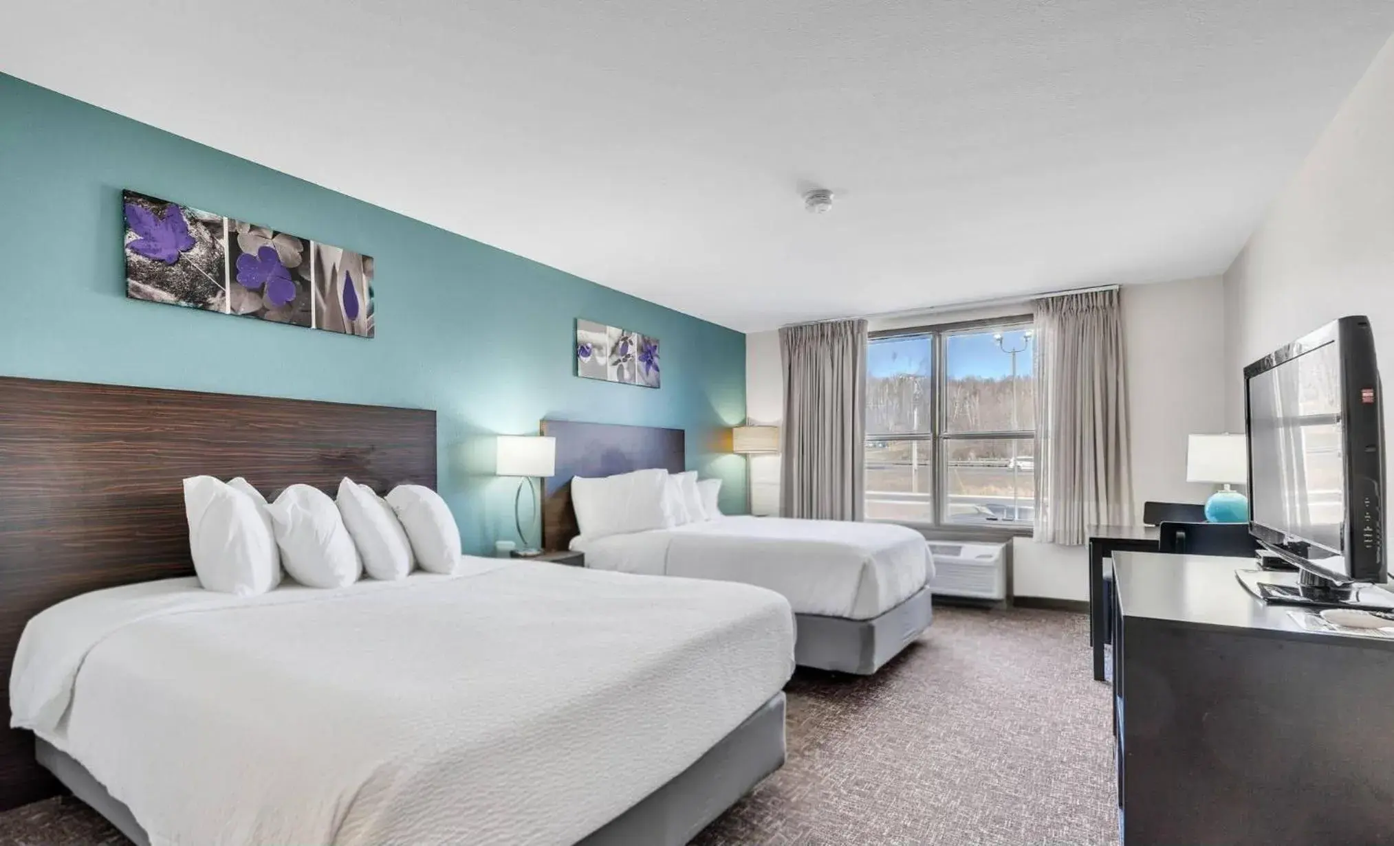 Bedroom, Bed in Sleep Inn & Suites near Spirit Mountain Bedroom, Bed in Sleep Inn & Suites near Spirit Mountain