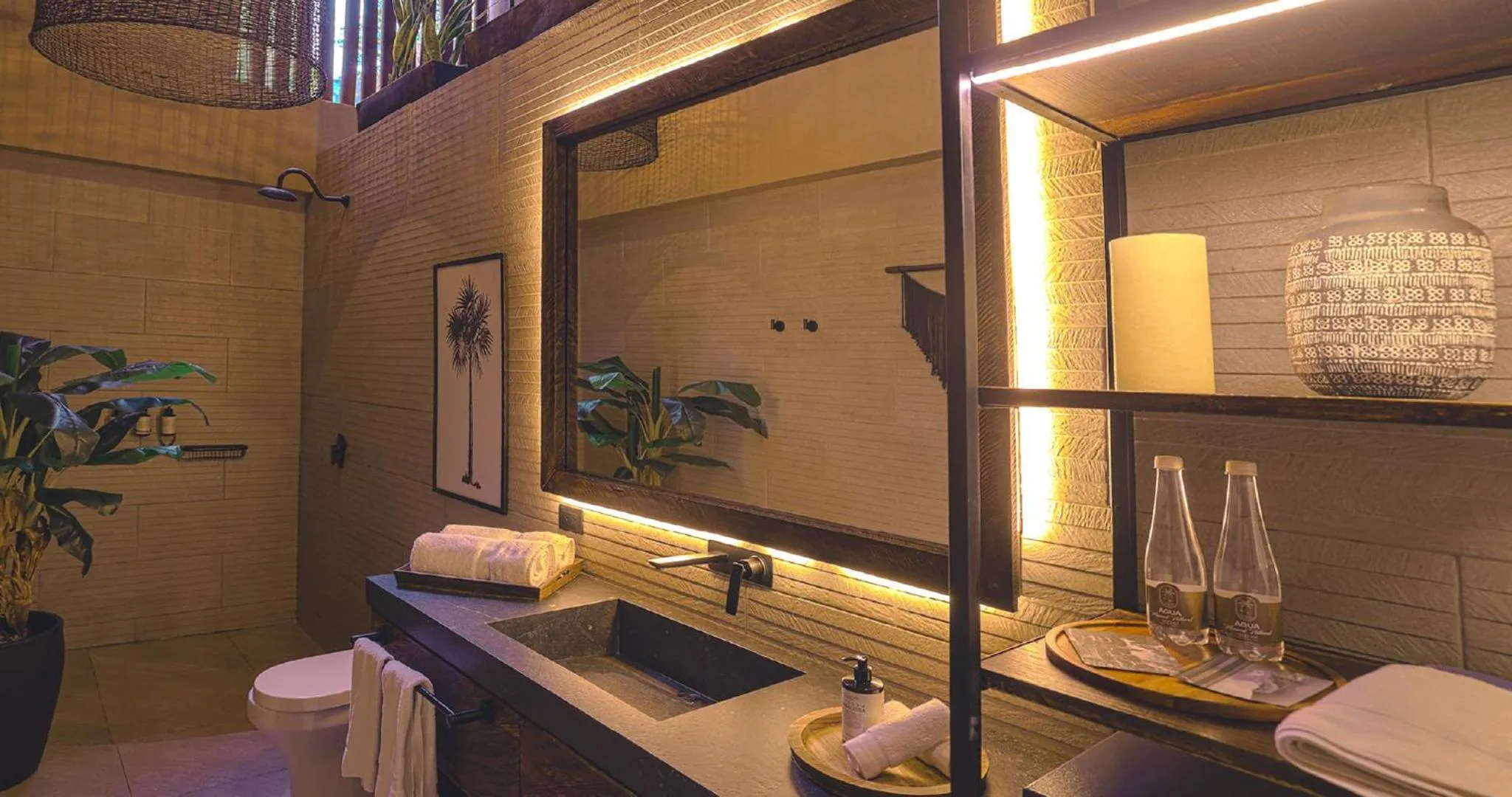 Shower in Hotel Casa Candela