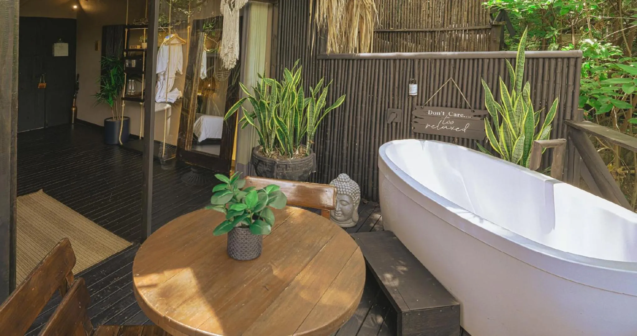 Garden in Hotel Casa Candela