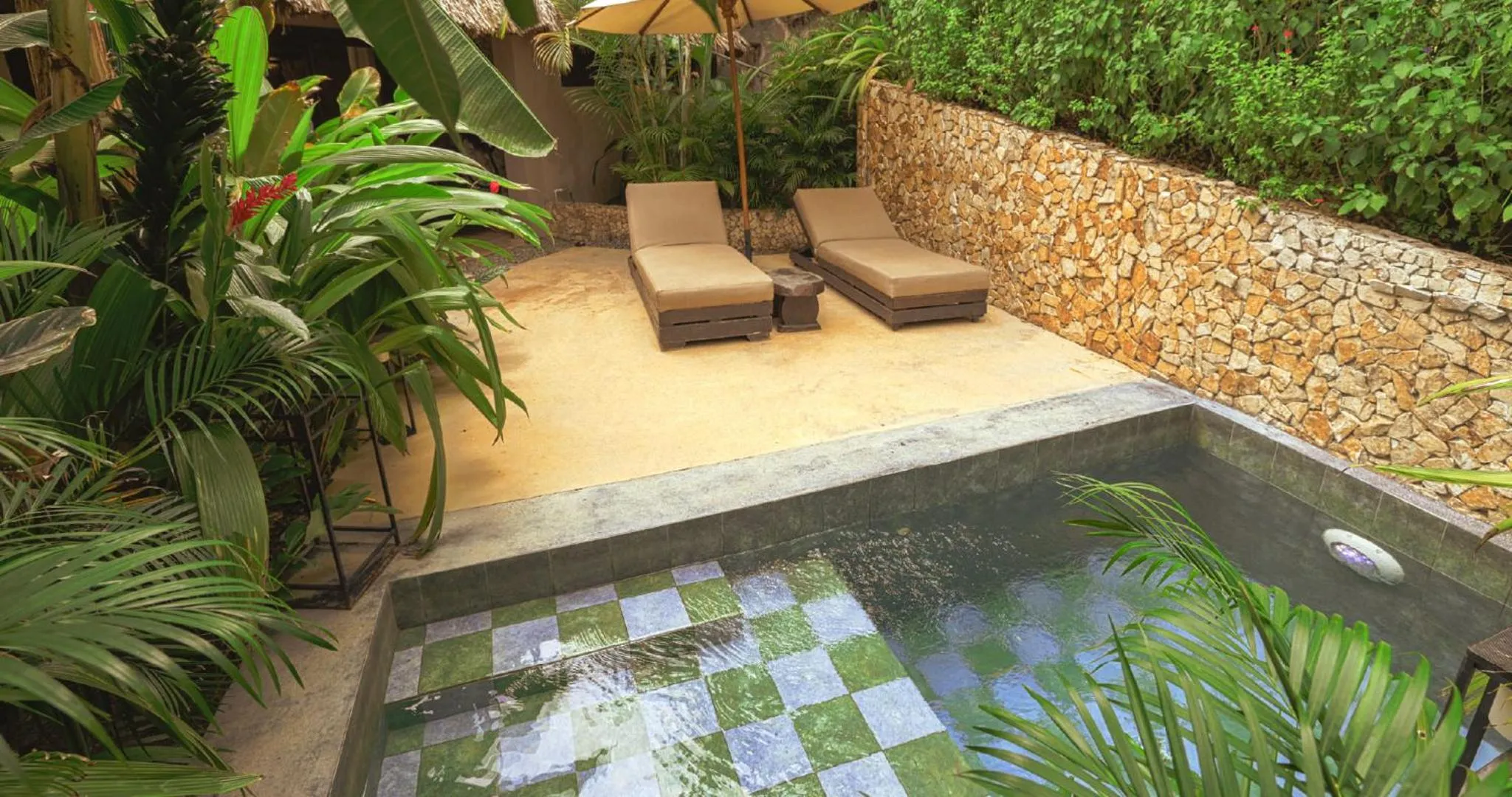 Swimming pool in Hotel Casa Candela