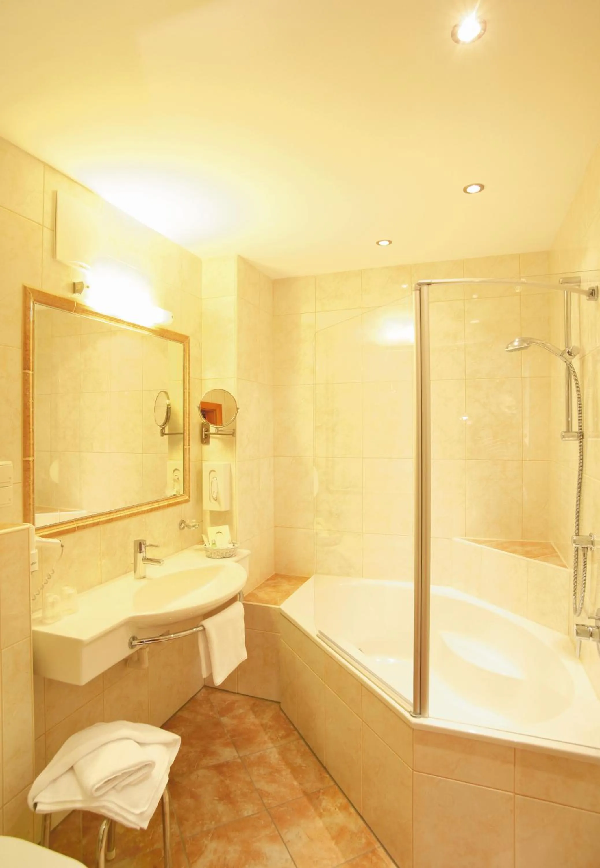 Bathroom in Alpenherz Hotel Garni