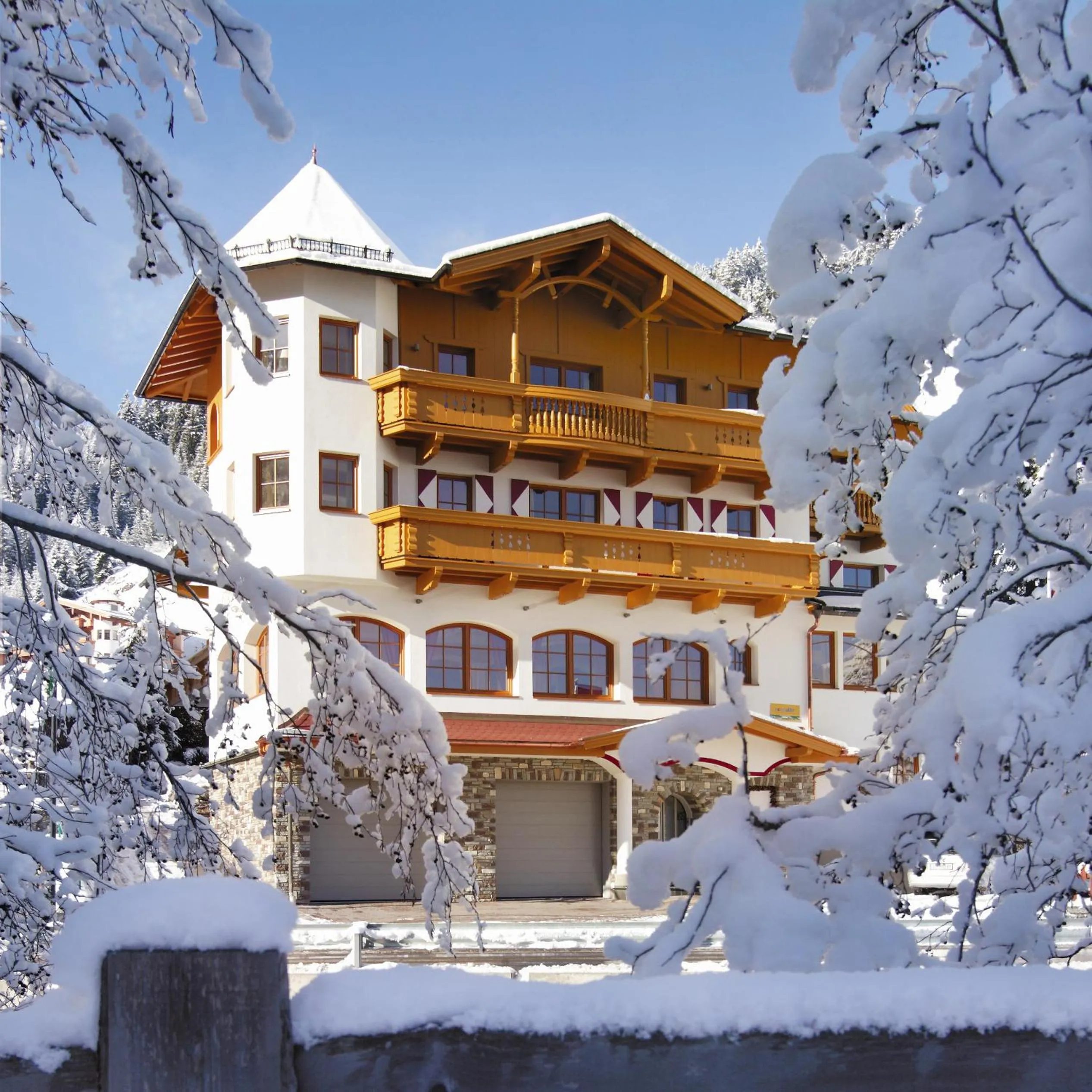 Property building in Alpenherz Hotel Garni