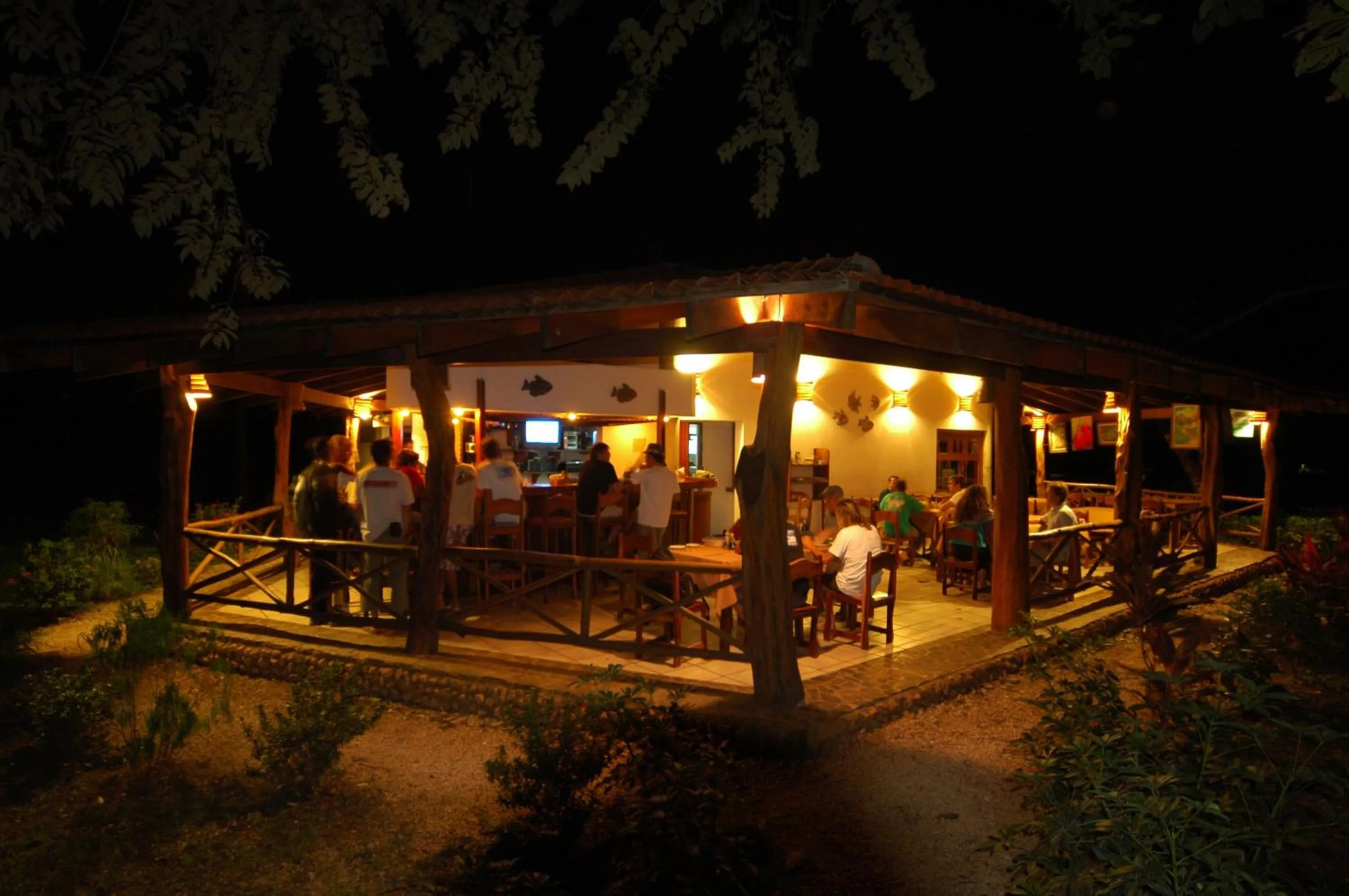 Restaurant/places to eat in Cabinas Las Olas